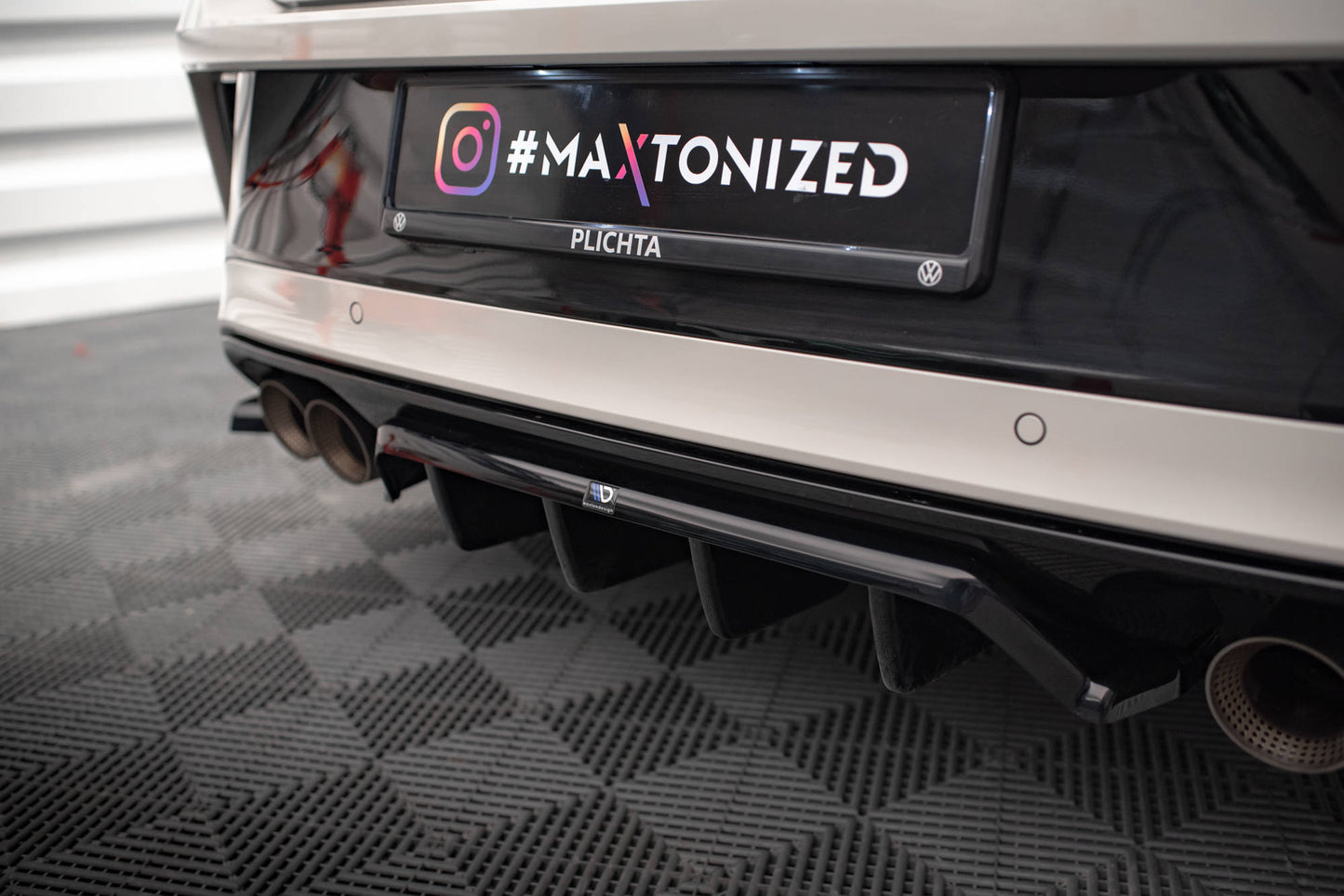 Maxton Mittlerer Diffusor Heck Ansatz DTM Look für Volkswagen T-Roc R / R-Line Mk1 Facelift schwarz Hochglanz