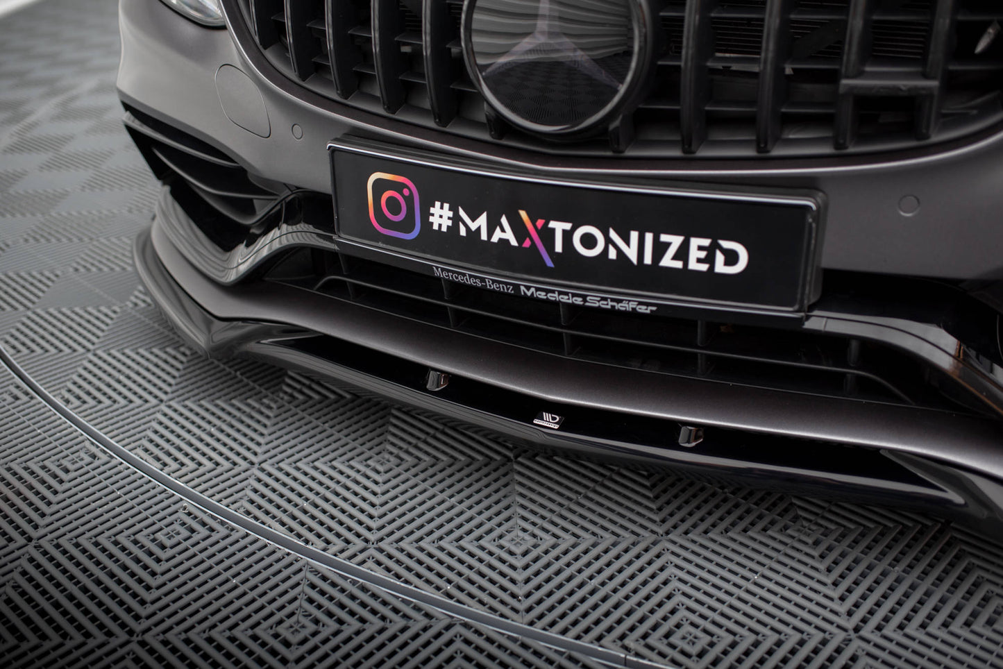 Maxton Front Ansatz V.2 für Mercedes-AMG C63 Limousine / Kombi W205 Facelift schwarz Hochglanz