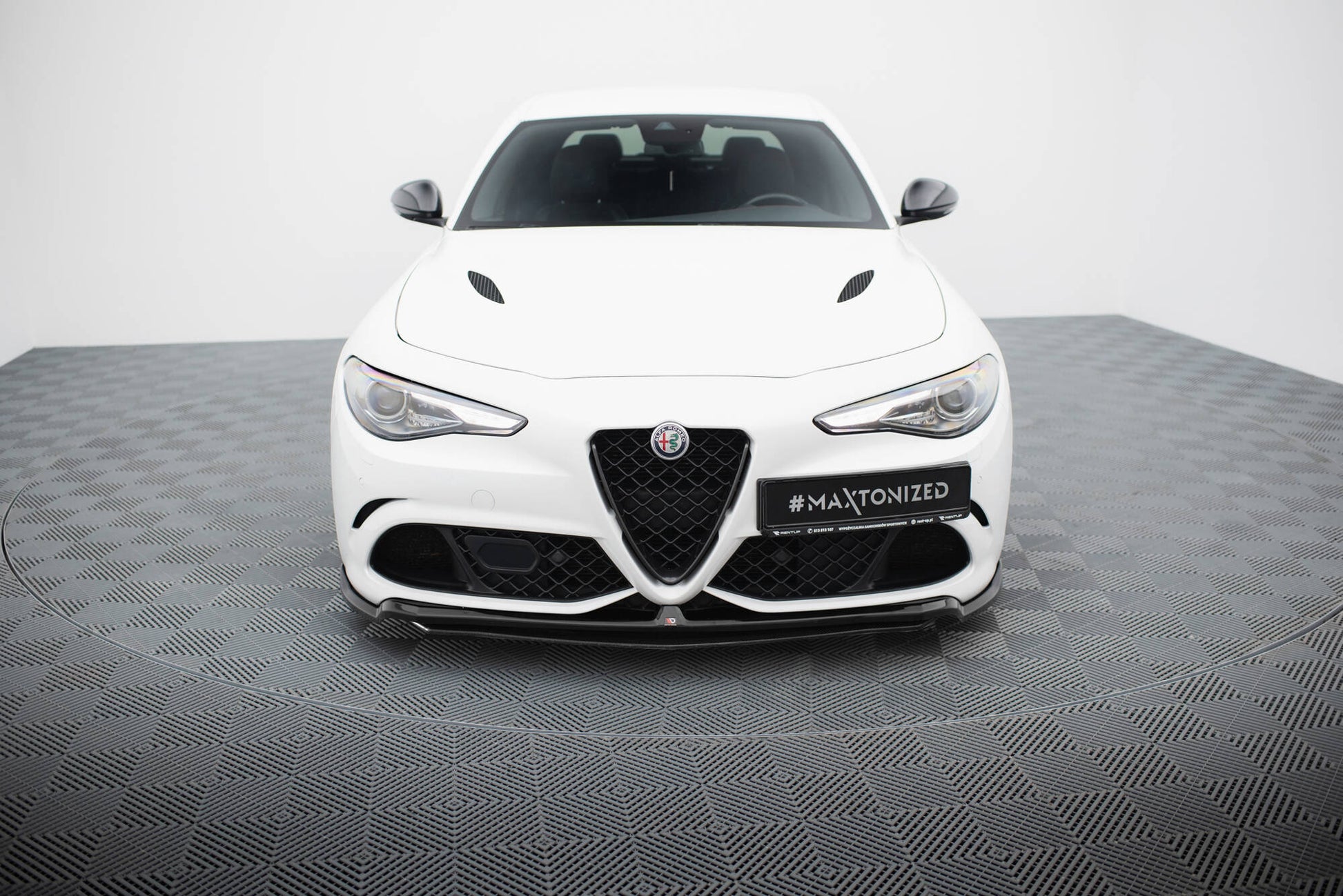 Maxton Front Ansatz für Alfa Romeo Giulia Quadrifoglio schwarz Hochglanz