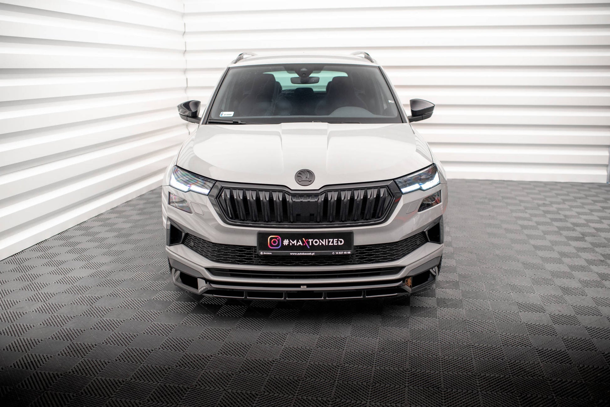 Maxton Front Ansatz für Skoda Karoq Sportline Mk1 Facelift schwarz Hochglanz