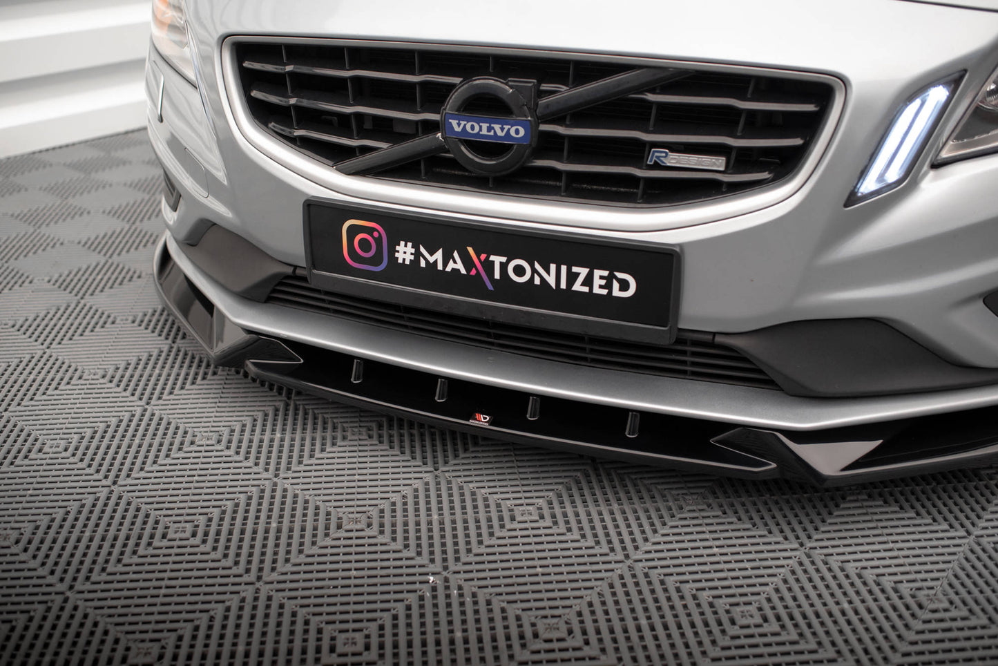 Maxton Front Ansatz V.1 für Volvo S60 R-Design Mk2 schwarz Hochglanz