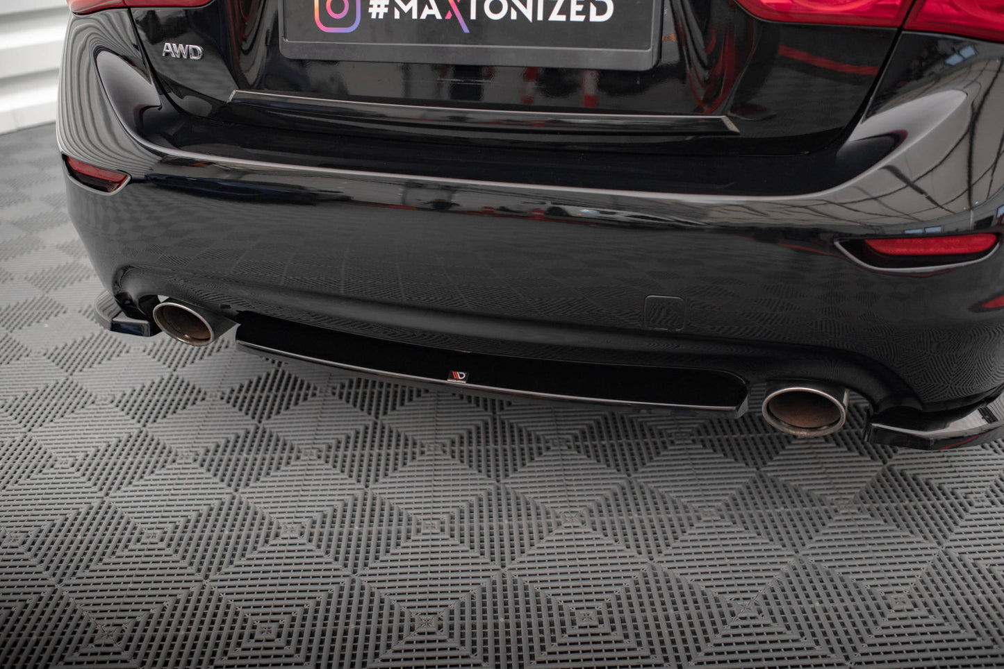 Maxton Mittlerer Diffusor Heck Ansatz für Infiniti Q50 S Mk1 schwarz Hochglanz
