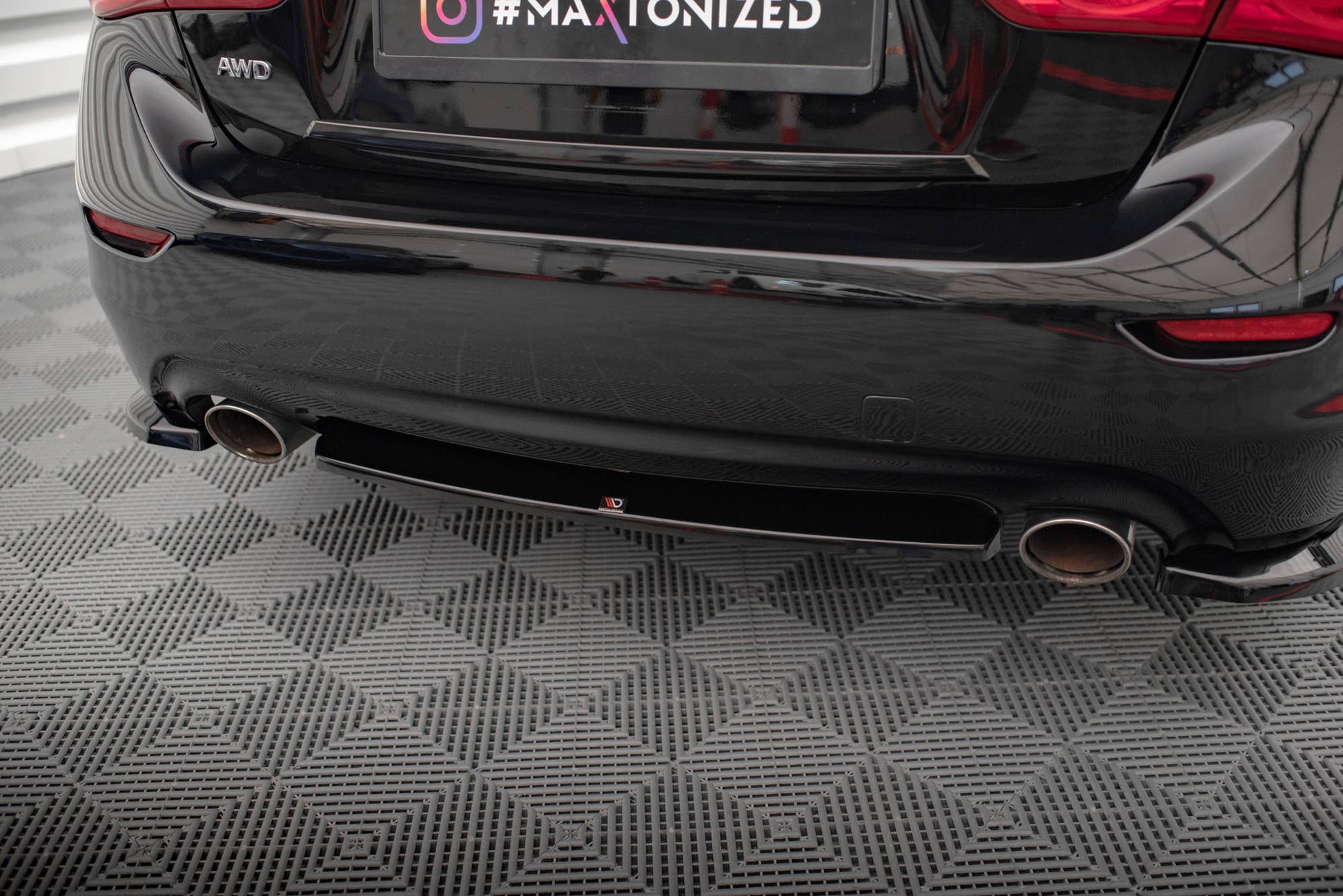 Maxton Mittlerer Diffusor Heck Ansatz für Infiniti Q50 S Mk1 schwarz Hochglanz