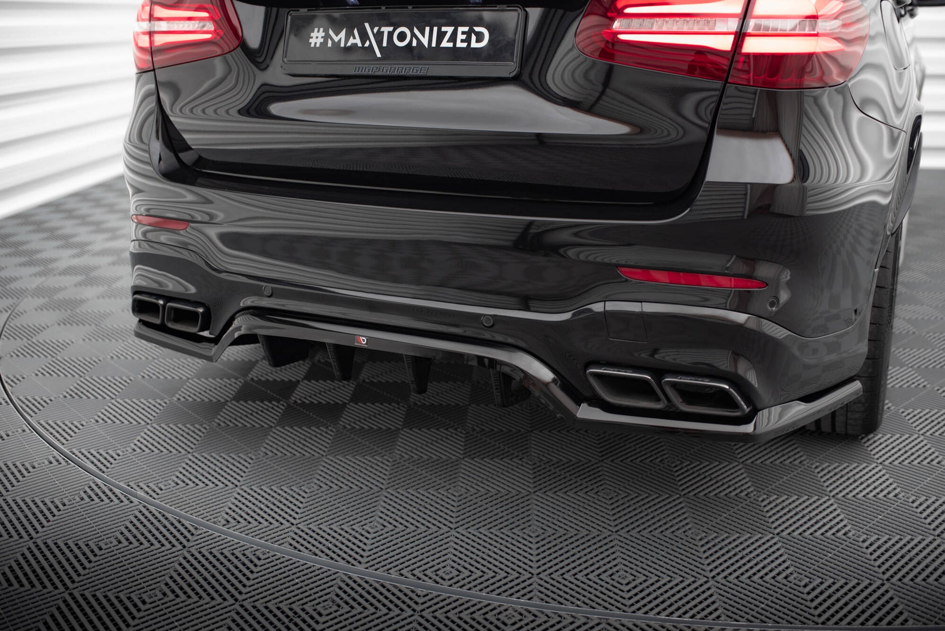 Maxton Mittlerer Diffusor Heck Ansatz DTM Look für V.1 Mercedes-AMG GLC 63 SUV X253 schwarz Hochglanz