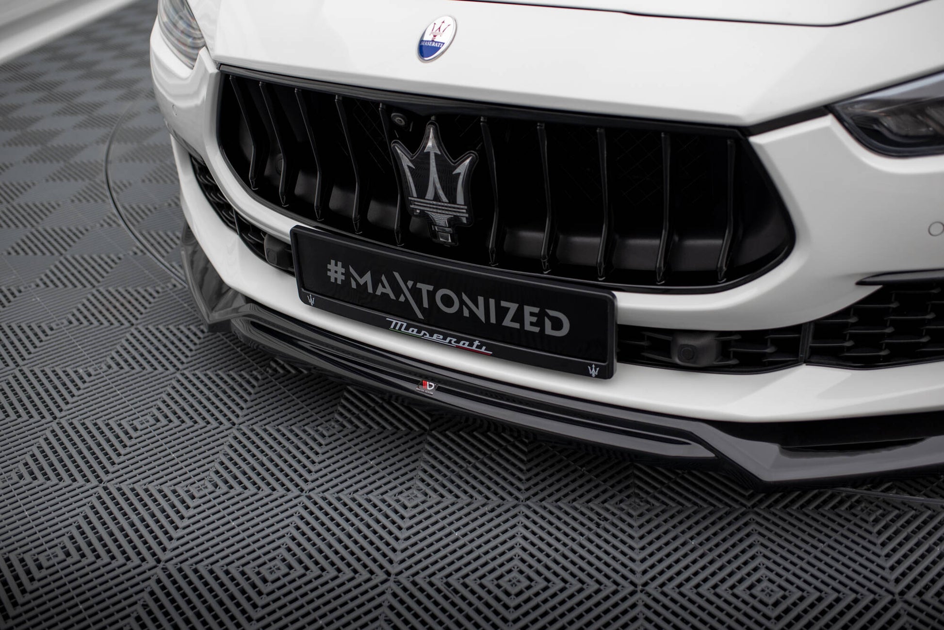 Maxton Front Ansatz V.2 für Maserati Ghibli Mk3 Facelift schwarz Hochglanz