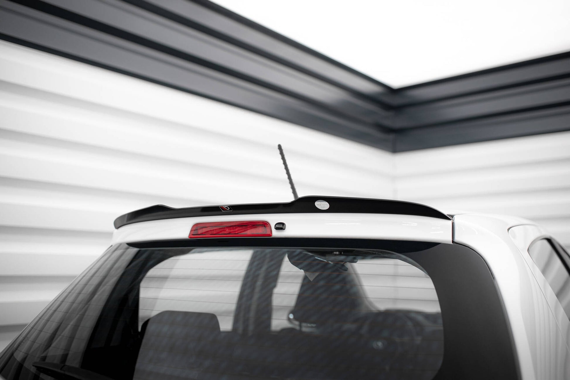 Maxton Spoiler CAP für Toyota Yaris Mk3 Facelift schwarz Hochglanz