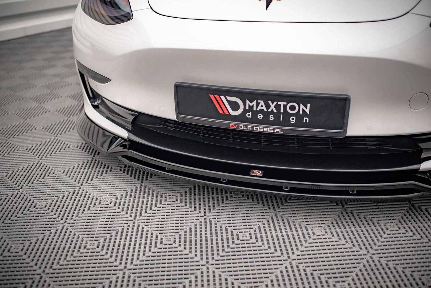 Maxton Front Ansatz V.3 für Tesla Model 3 schwarz Hochglanz