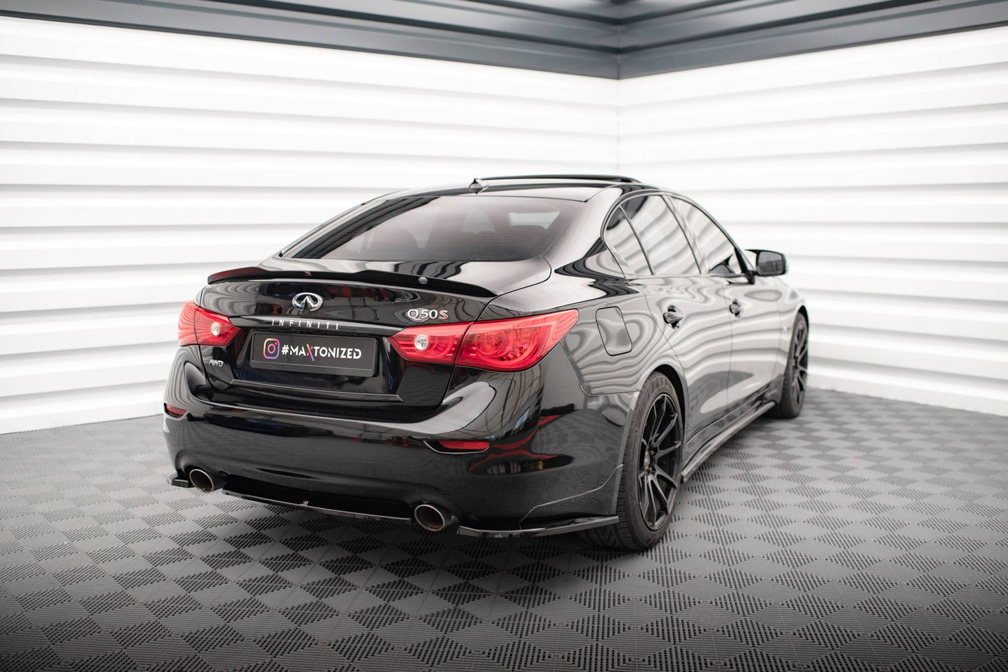 Maxton Mittlerer Diffusor Heck Ansatz für Infiniti Q50 S Mk1 schwarz Hochglanz