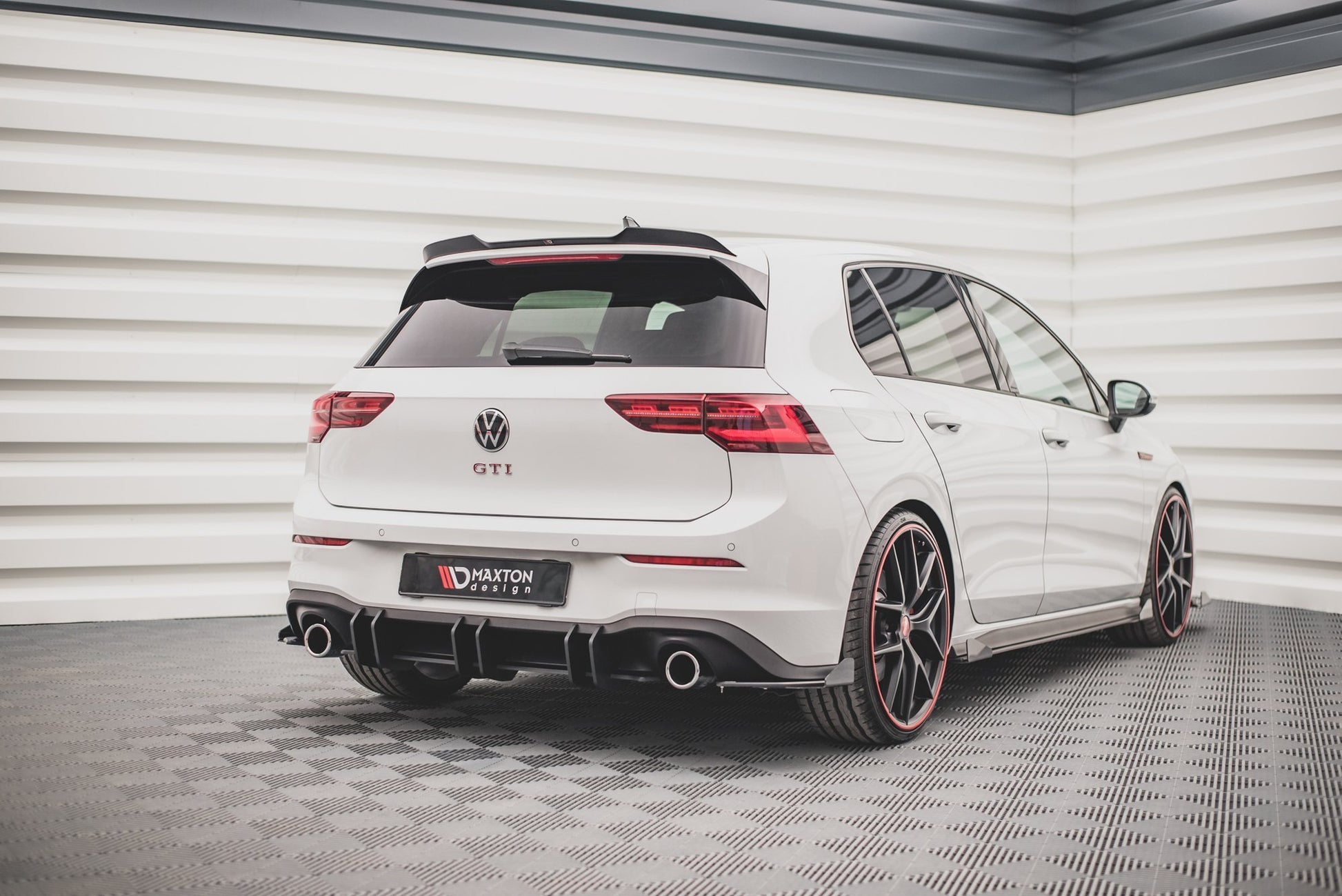 Maxton Robuste Racing Heckschürze V.2 für Volkswagen Golf 8 GTI