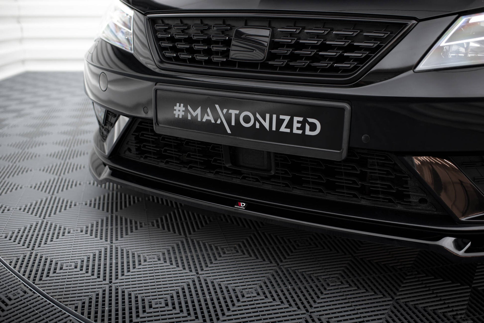 Maxton Front Ansatz V.2 für Seat Leon Mk3 Facelift schwarz Hochglanz