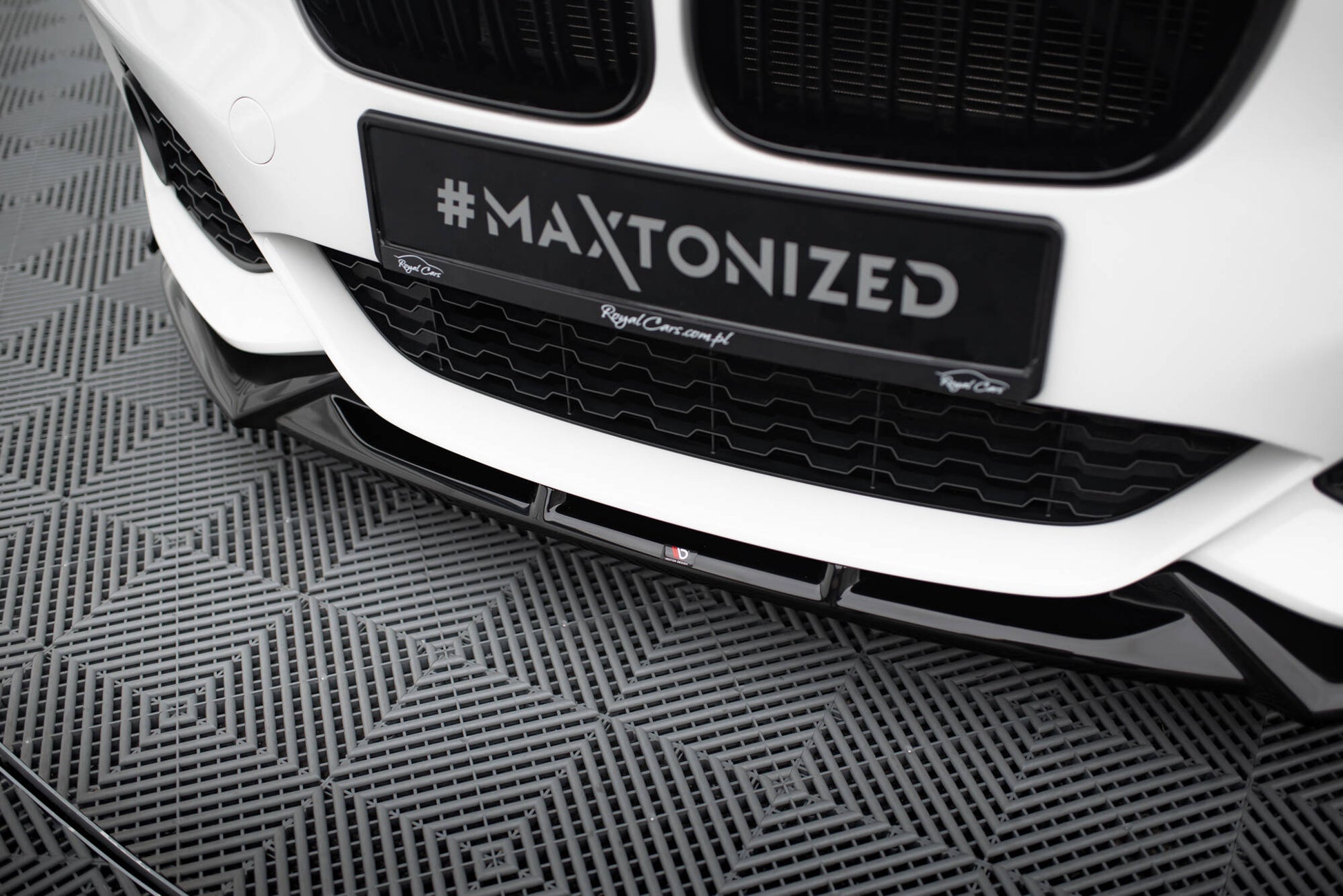 Maxton Front Ansatz V.5 +Flaps für BMW 1er M-Paket / M140i F20 Facelift