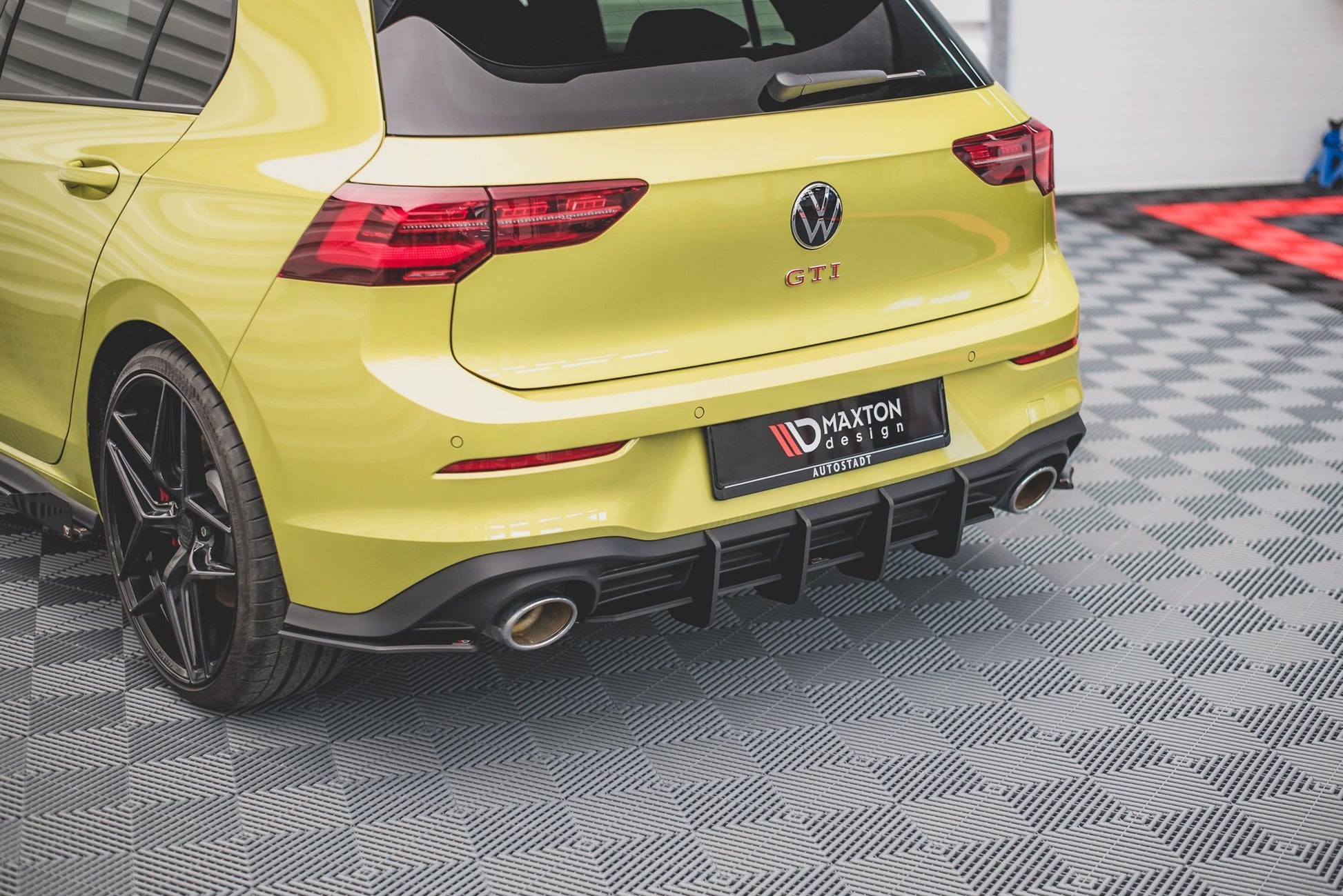 Maxton Robuste Racing Heckschürze V.2 für Volkswagen Golf 8 GTI Clubsport