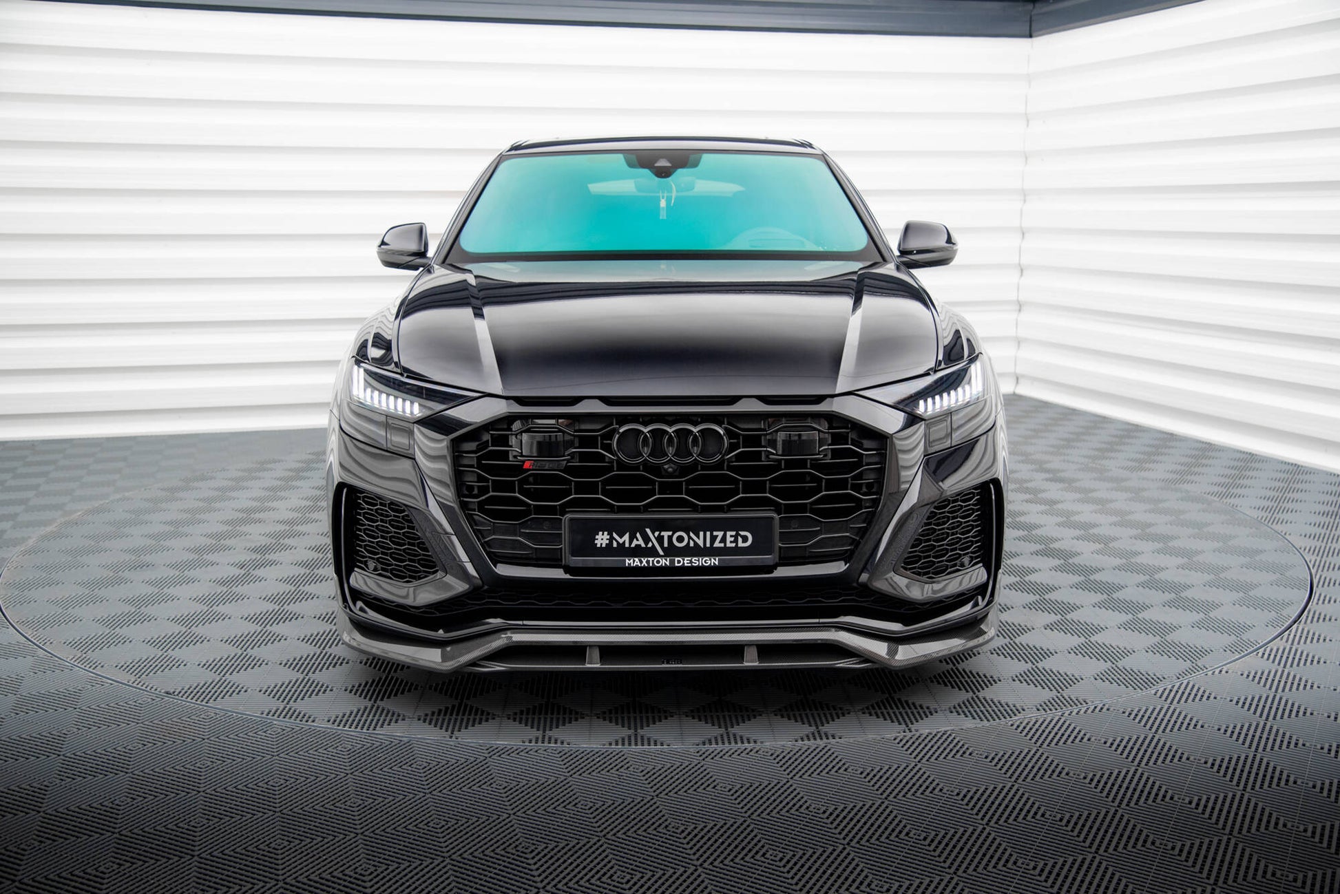 Maxton Carbon Fiber Front Ansatz für Audi RSQ8 Mk1
