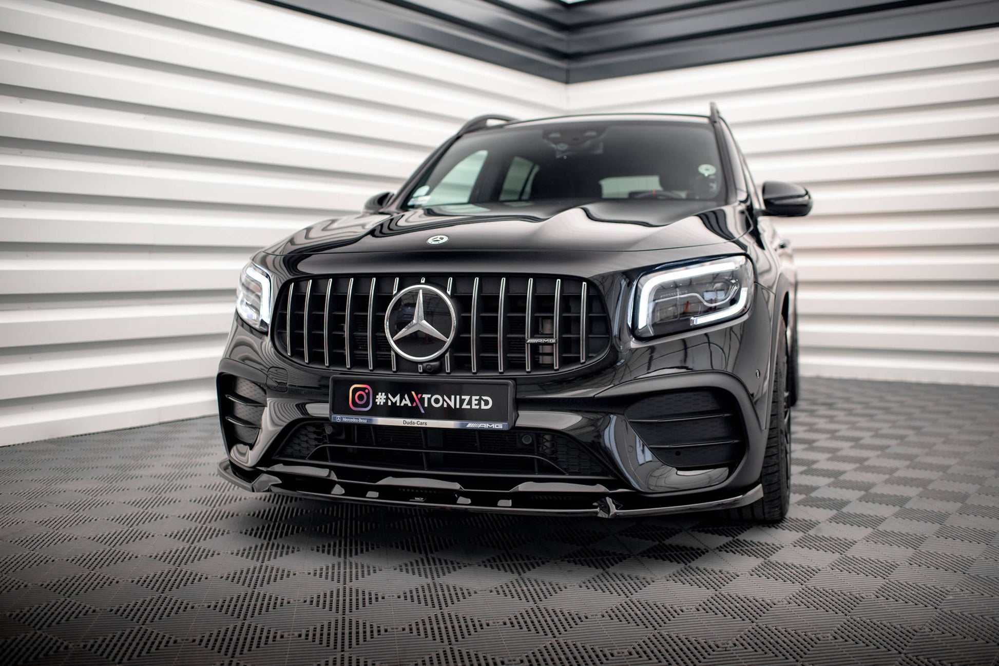 Maxton Front Ansatz V.1 für Mercedes-AMG GLB 35 X247 schwarz Hochglanz