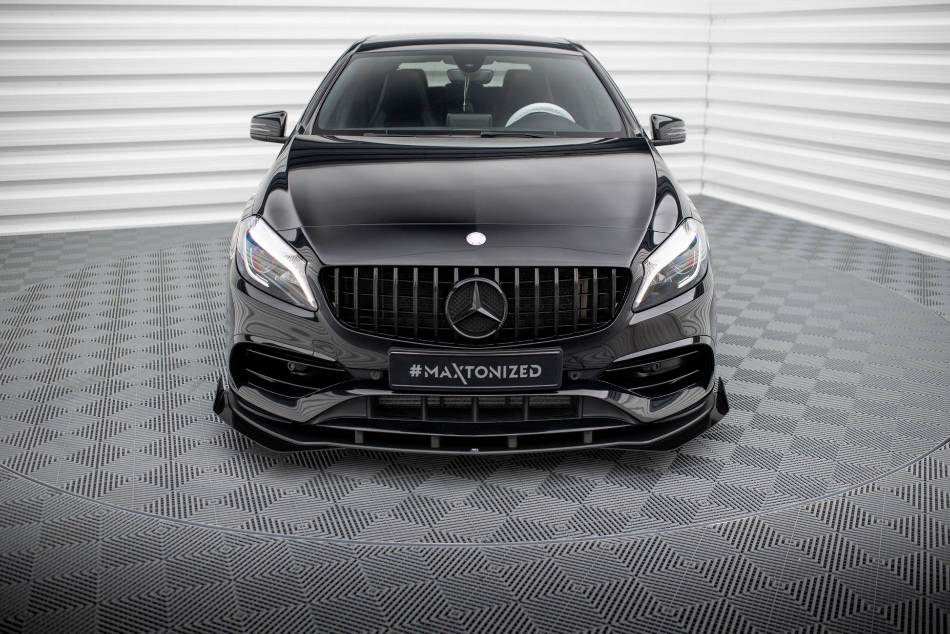 Maxton Street Pro Front Ansatz für +Flaps für + Flaps Mercedes-Benz A AMG-Line W176 Facelift schwarz Hochglanz