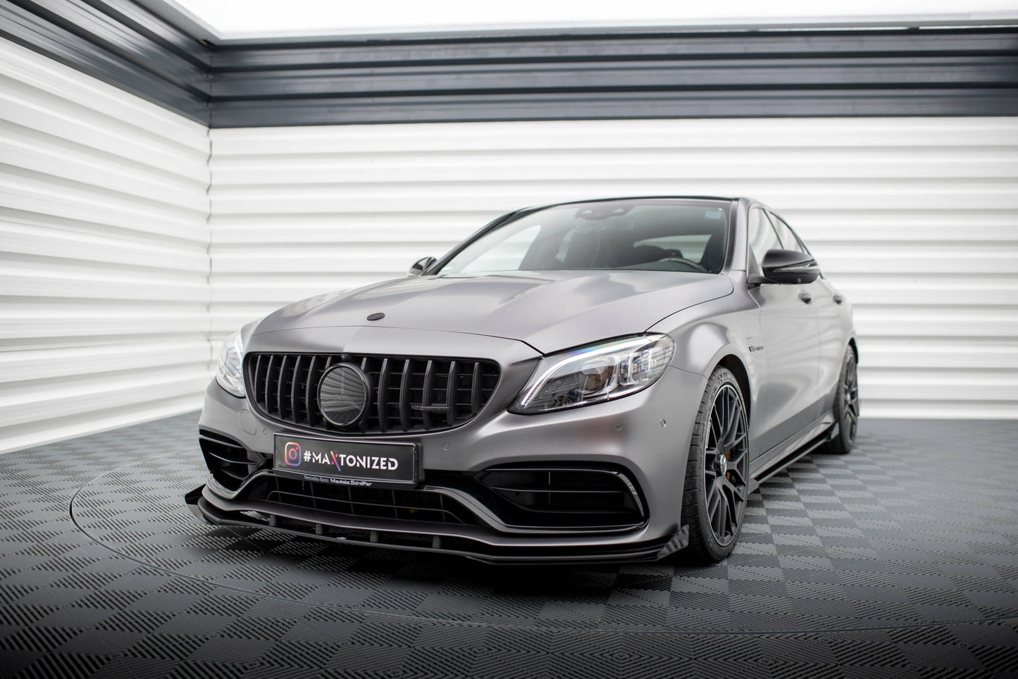 Maxton Street Pro Front Ansatz für +Flaps für + Flaps Mercedes-AMG C63 Limousine / Kombi W205 Facelift schwarz Hochglanz