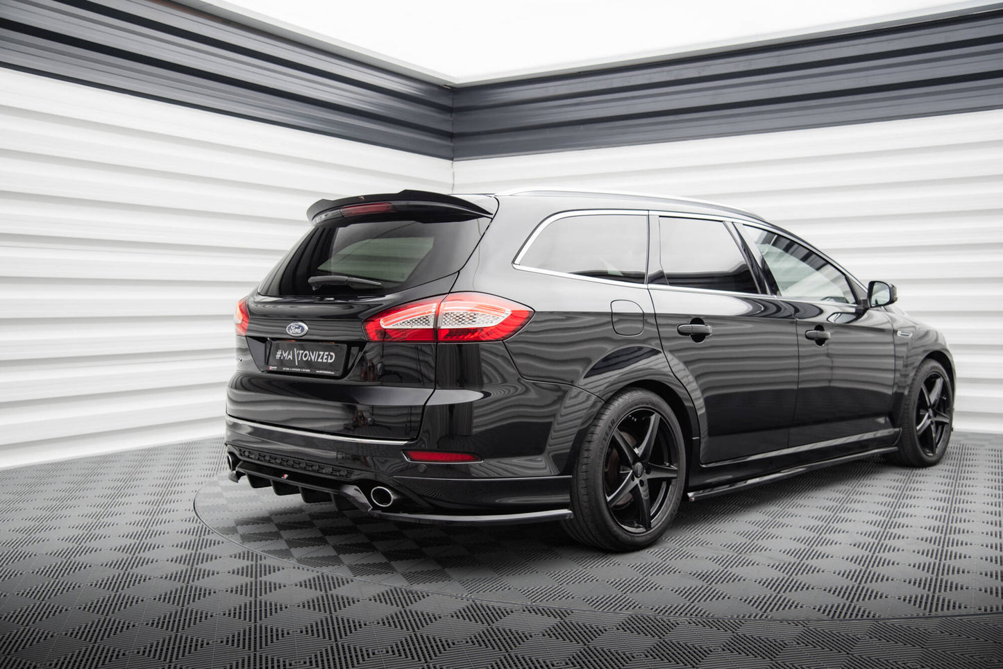 Maxton Mittlerer Diffusor Heck Ansatz DTM Look für Ford Mondeo ST-Line Mk4 Facelift schwarz Hochglanz