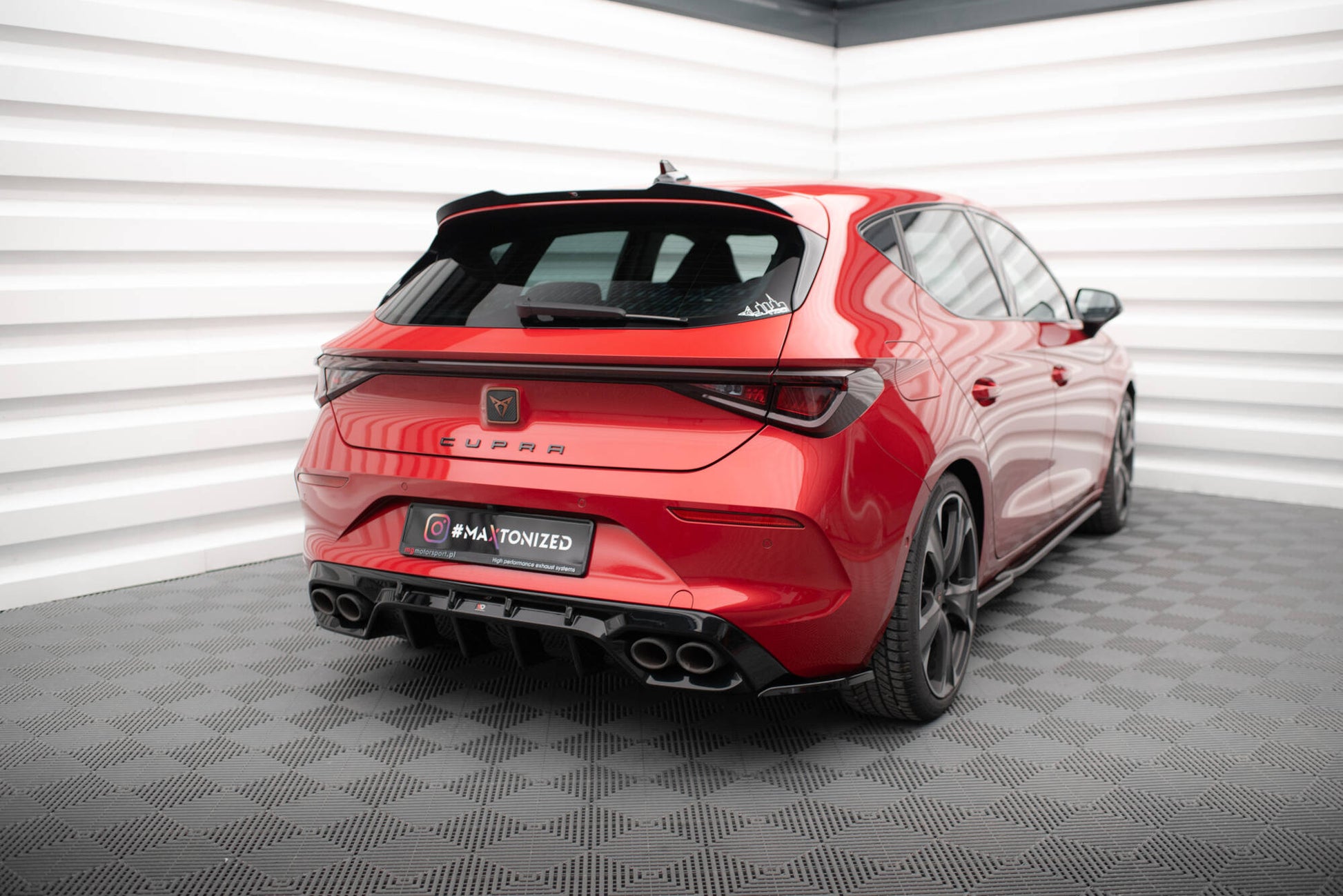 Maxton Heck Ansatz Flaps Diffusor V.2 für Cupra Leon Hatchback Mk1 schwarz Hochglanz