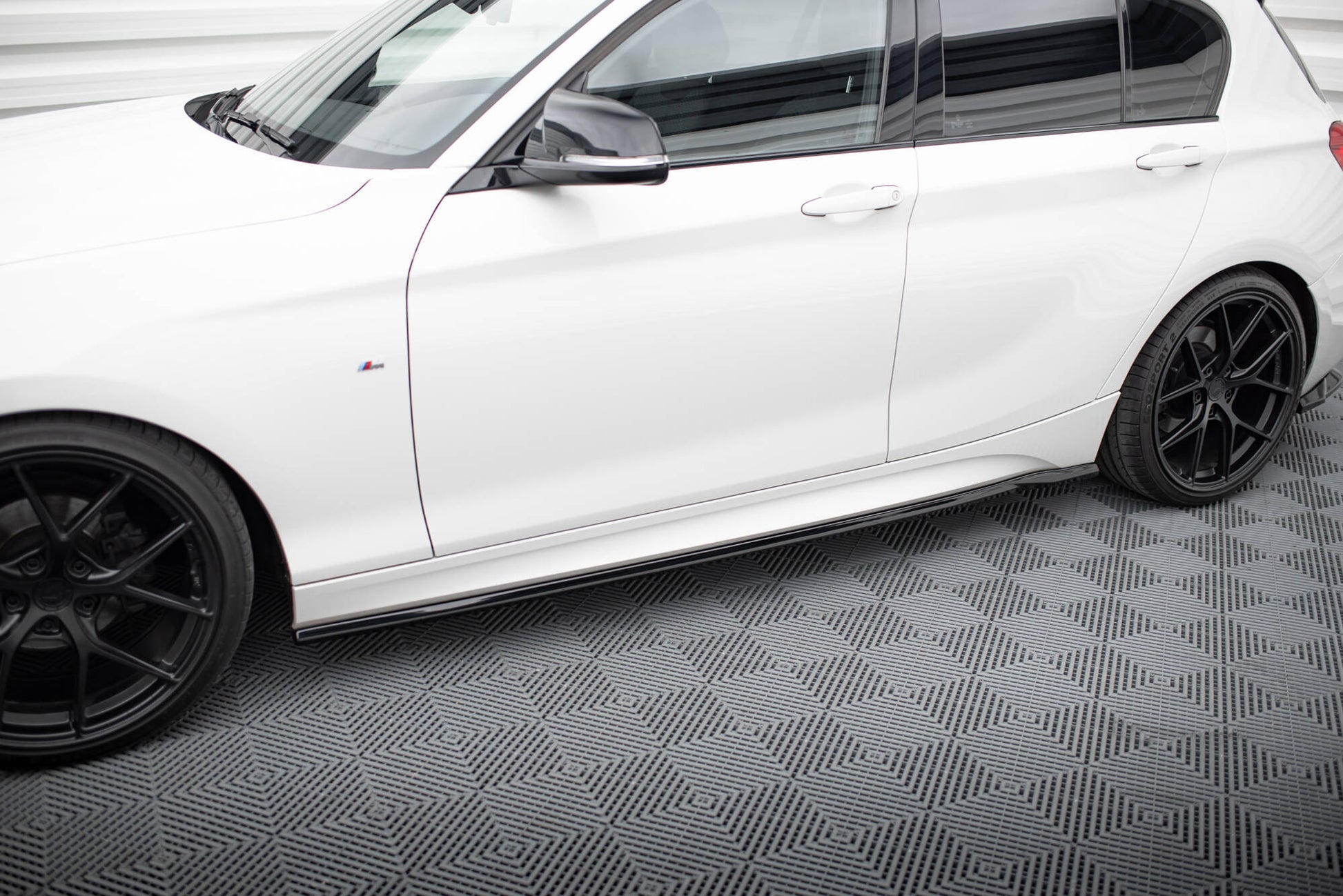 Maxton Seitenschweller Ansatz für V.5 BMW 1er M-Paket / M140i F20 Facelift schwarz Hochglanz