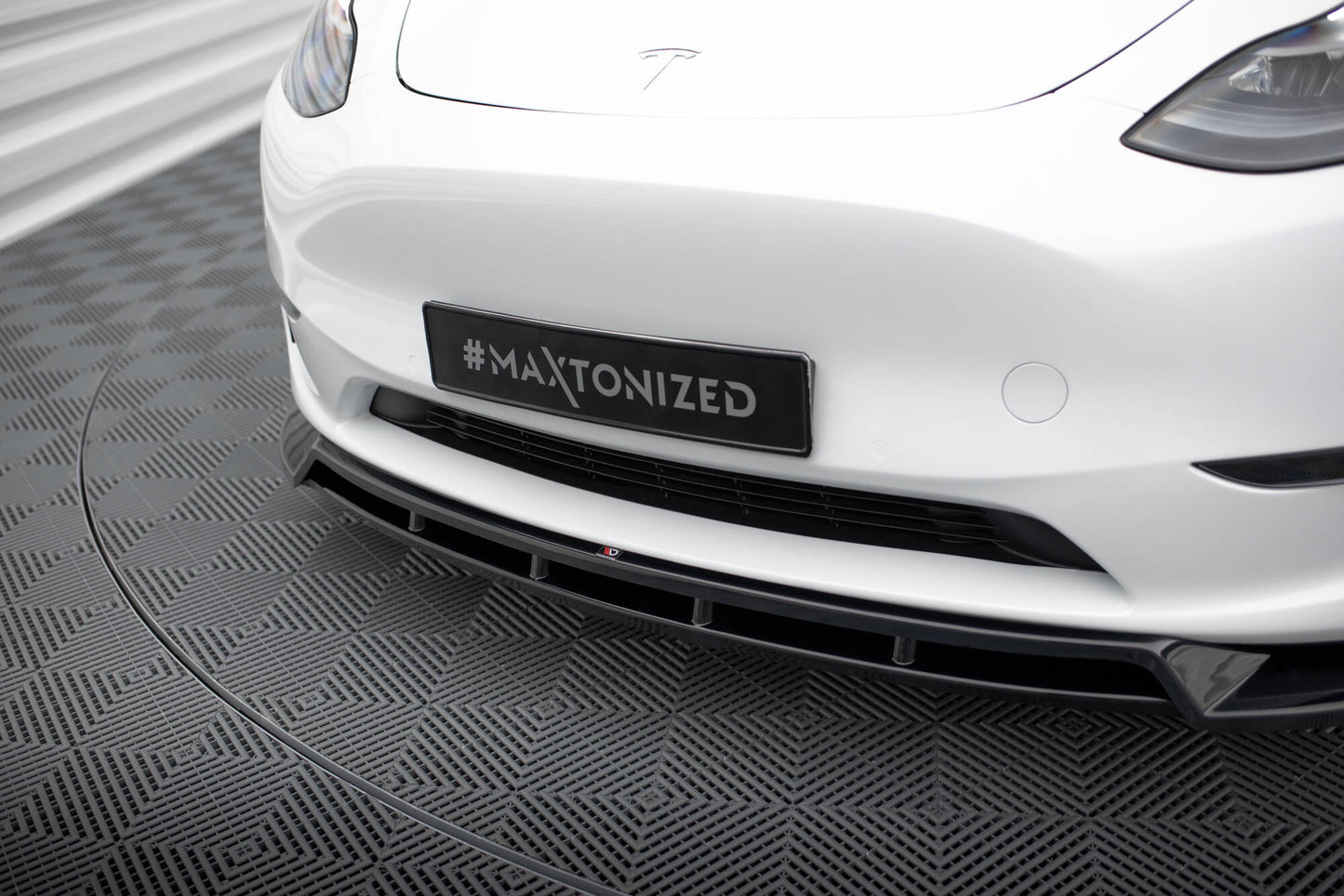 Maxton Front Ansatz V.2 für Tesla Model Y schwarz Hochglanz