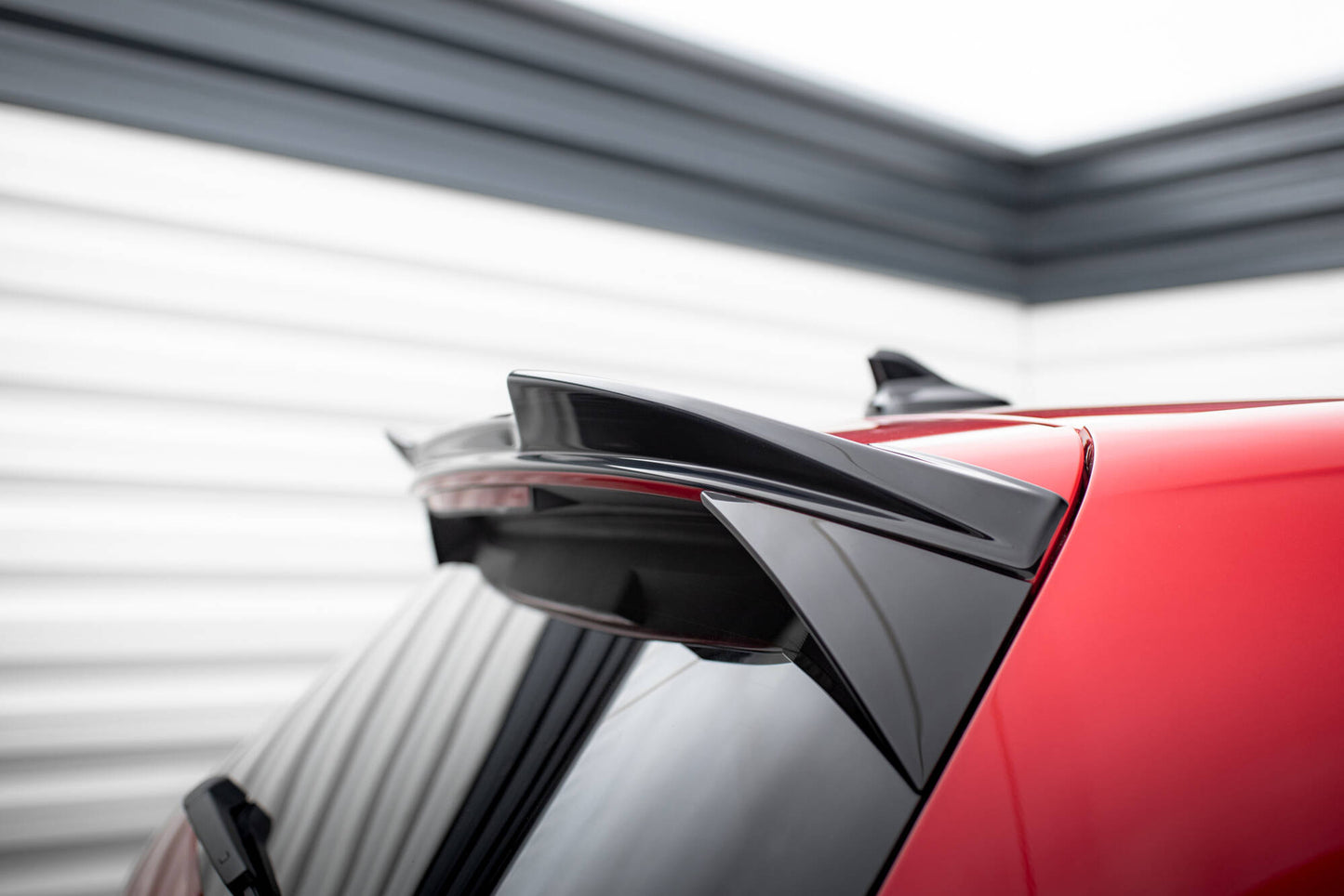 Maxton Spoiler CAP für 3D Volkswagen Golf GTI / R Mk8 schwarz Hochglanz