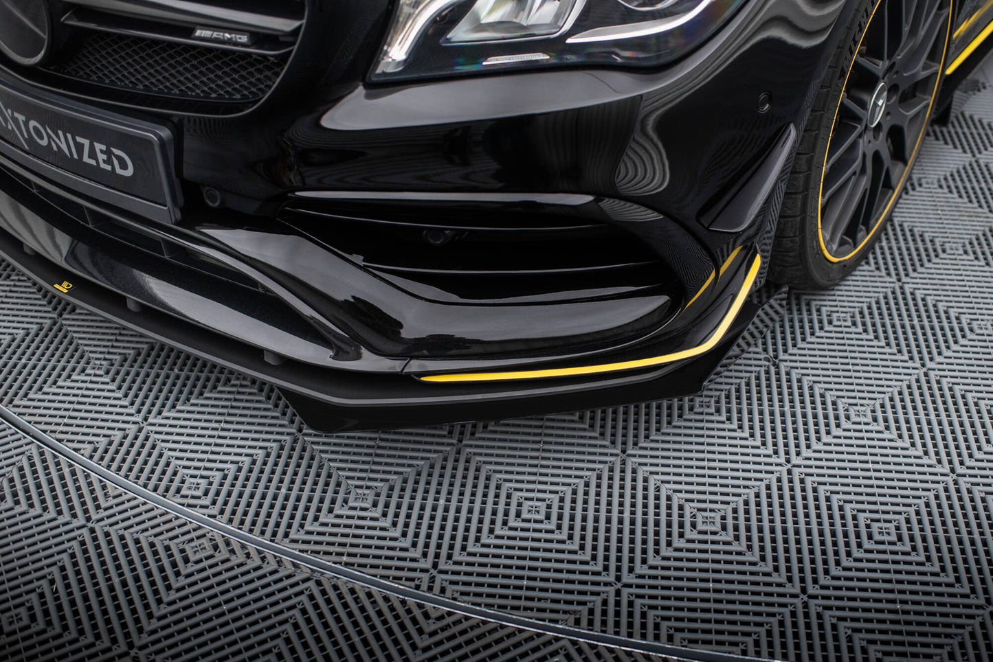 Maxton Street Pro Front Ansatz für +Flaps für + Flaps Mercedes-AMG CLA 45 Aero C117 Facelift schwarz Hochglanz