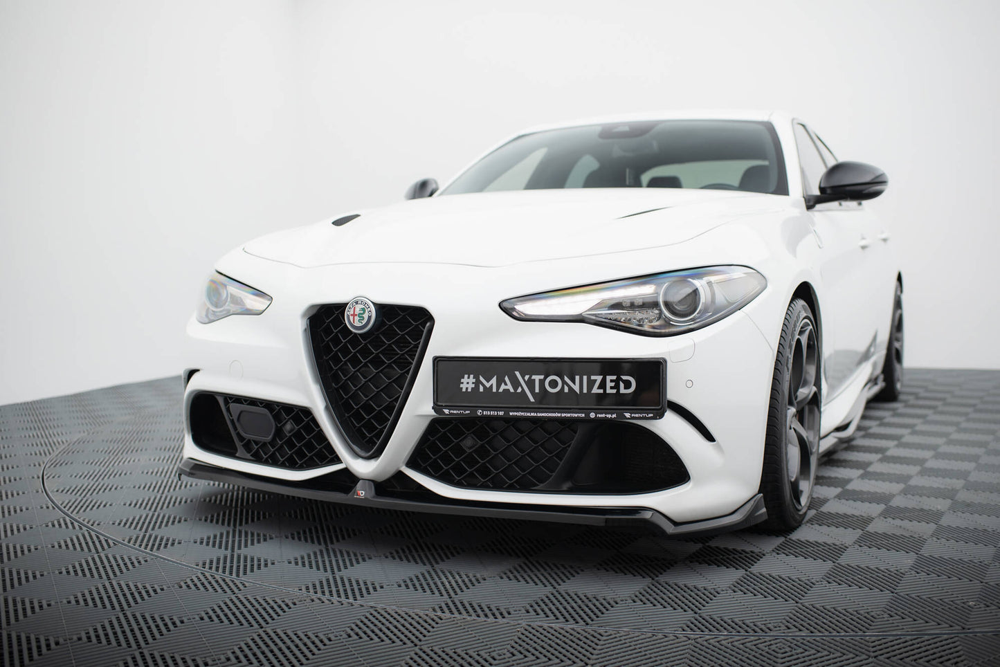 Maxton Front Ansatz für Alfa Romeo Giulia Quadrifoglio schwarz Hochglanz