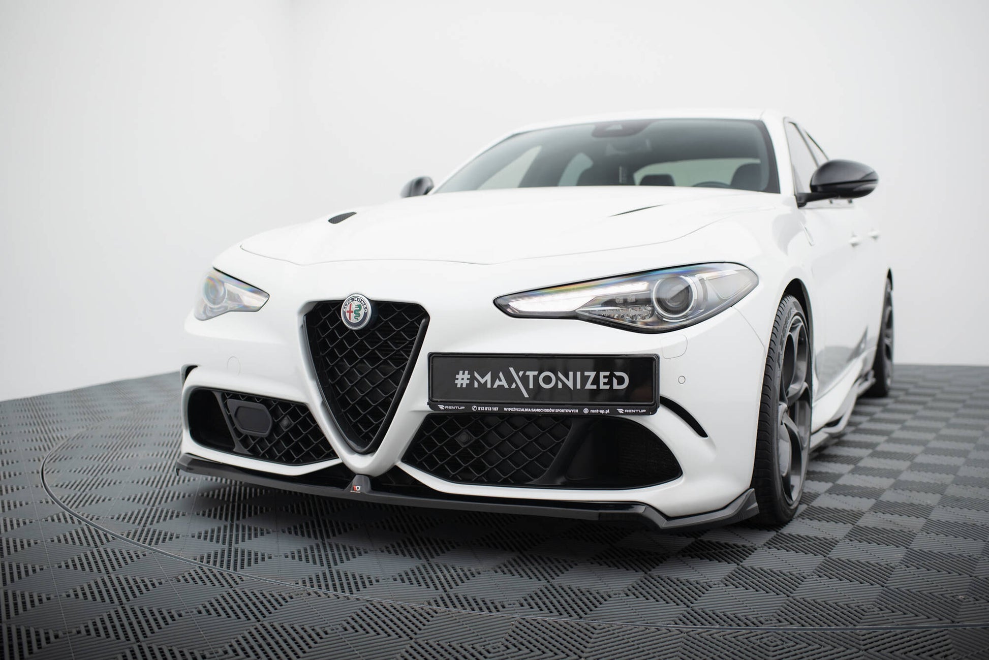 Maxton Front Ansatz für Alfa Romeo Giulia Quadrifoglio schwarz Hochglanz
