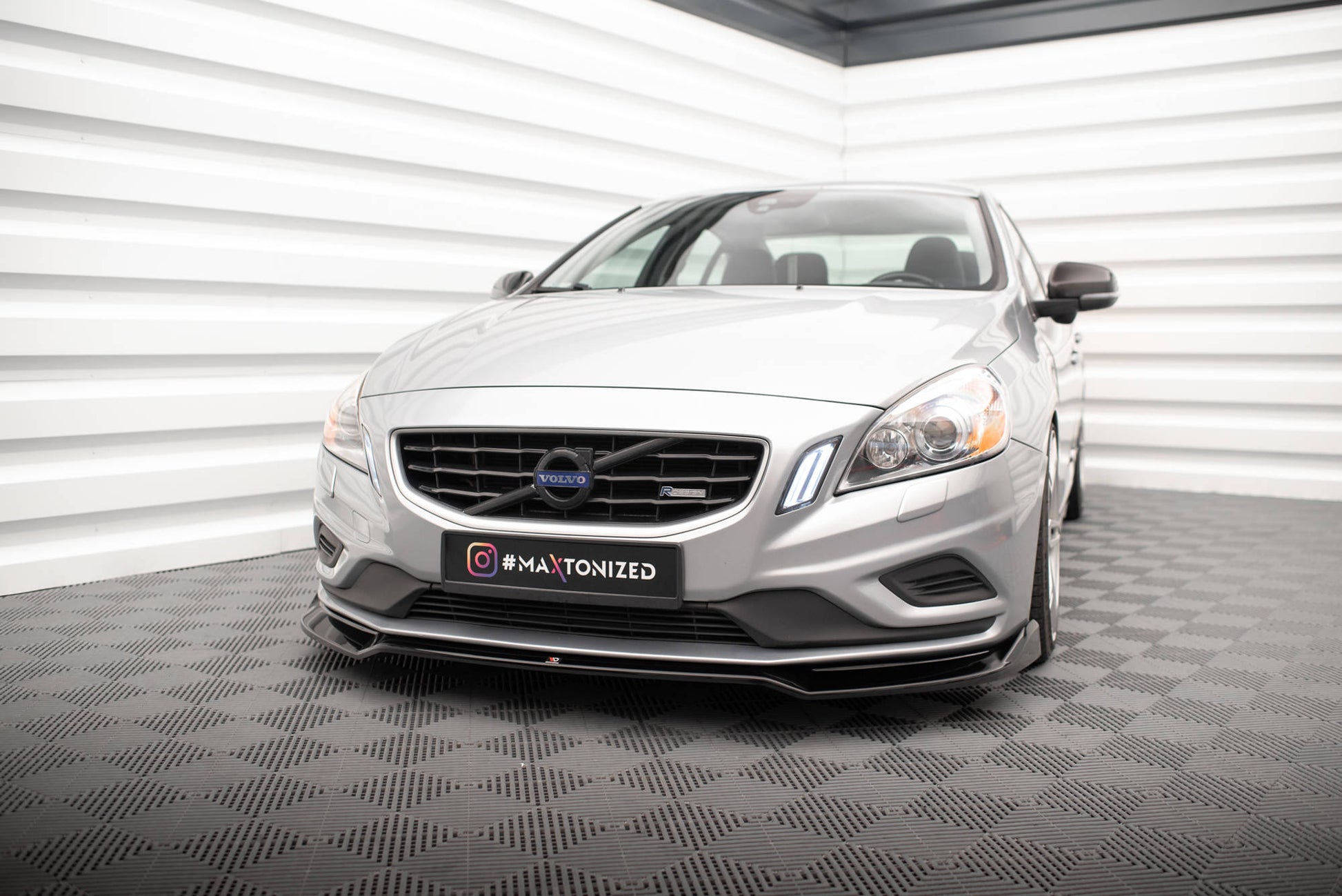 Maxton Front Ansatz V.2 für Volvo S60 R-Design Mk2 schwarz Hochglanz