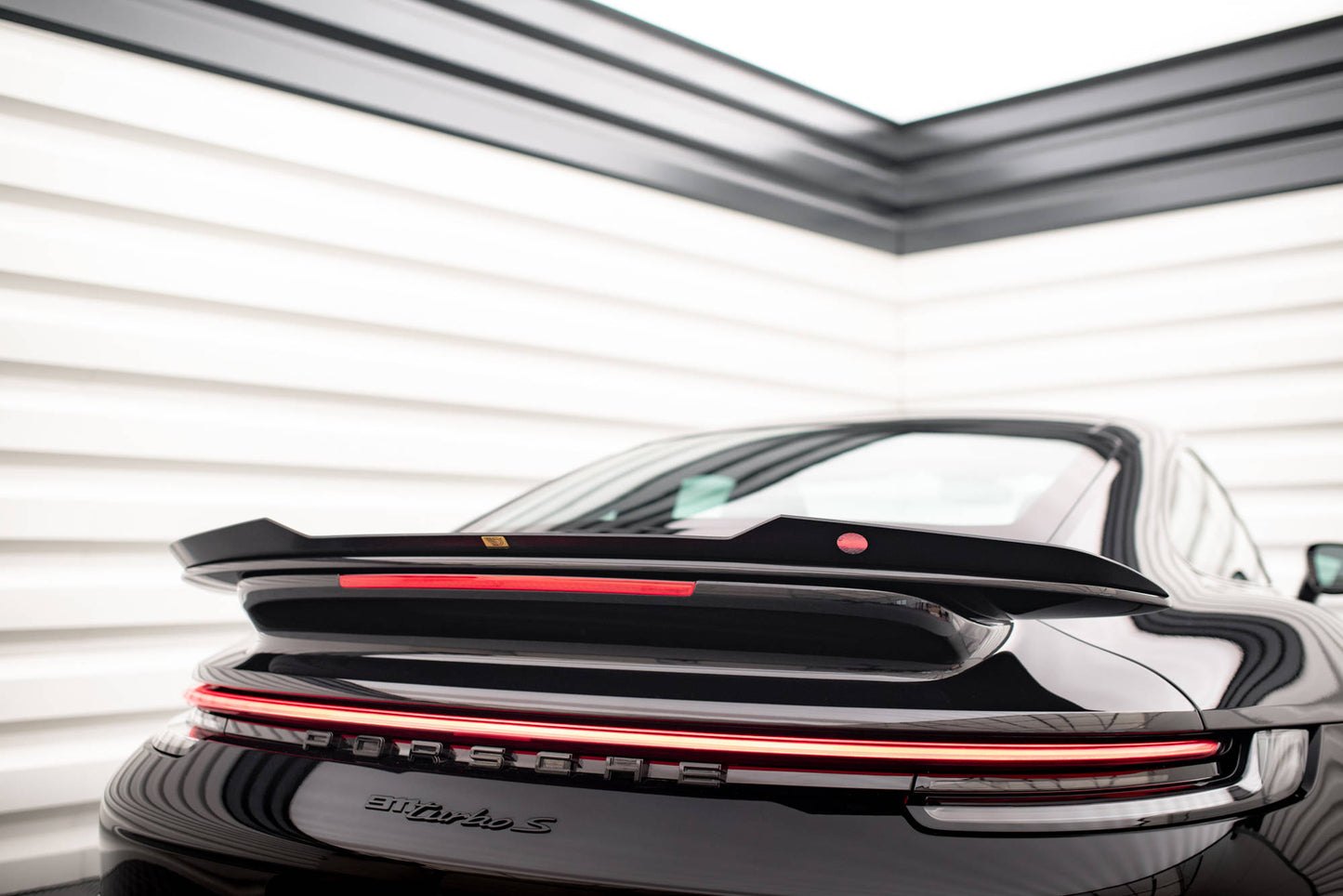 Maxton Spoiler CAP für Porsche 911 Turbo S 992 schwarz Hochglanz