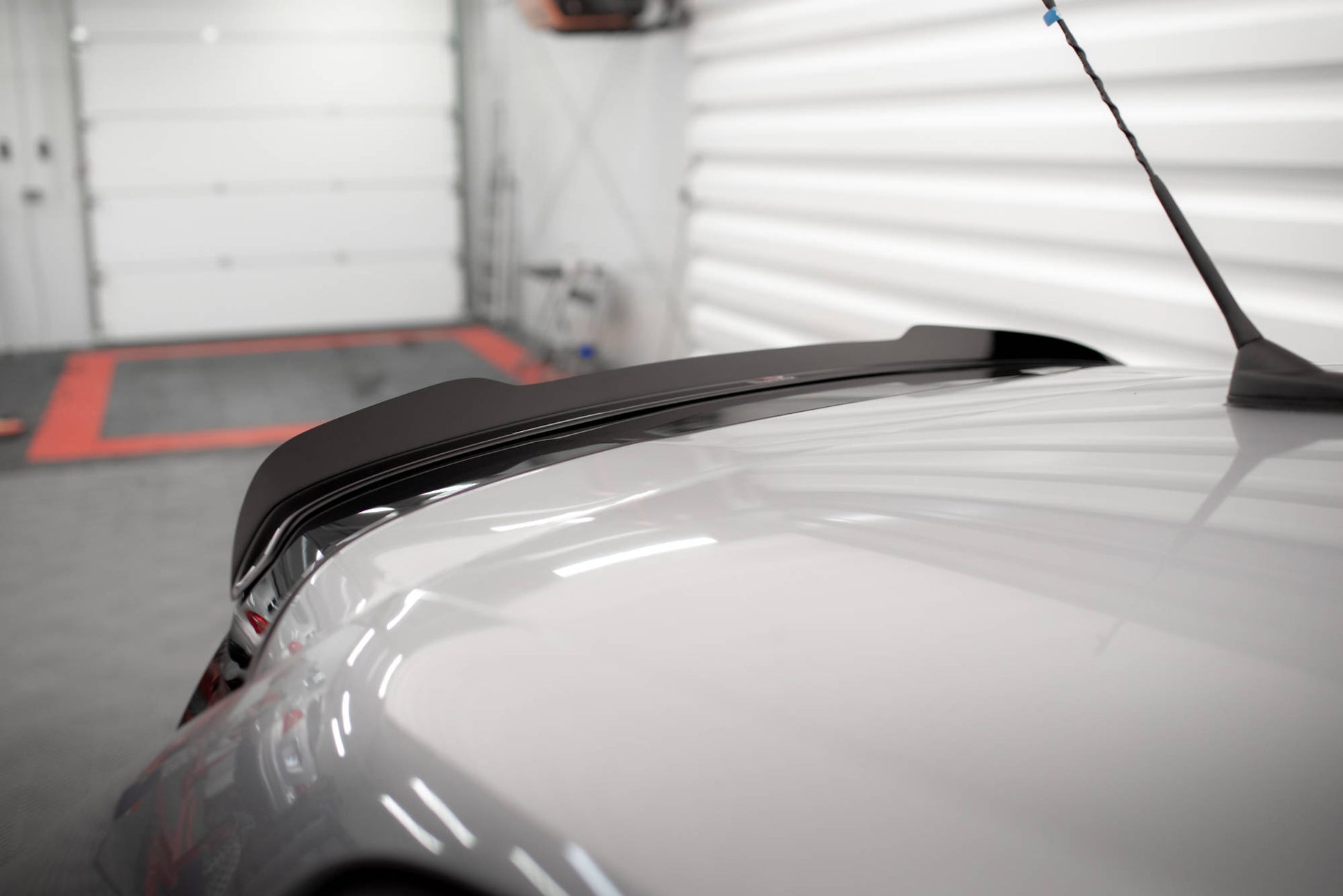 Maxton Spoiler CAP V.2 für Peugeot 208 Mk2 schwarz Hochglanz