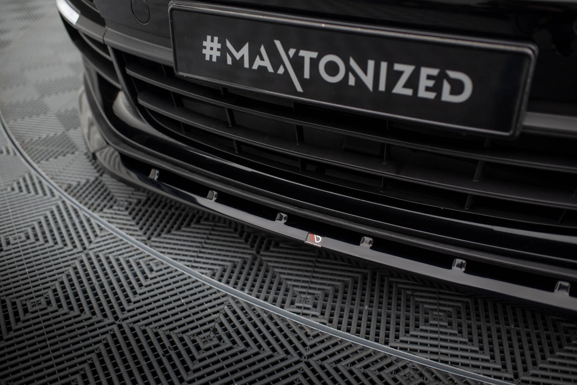 Maxton Front Ansatz V.1 für Porsche Panamera E-Hybrid / Panamera 4S 971 schwarz Hochglanz