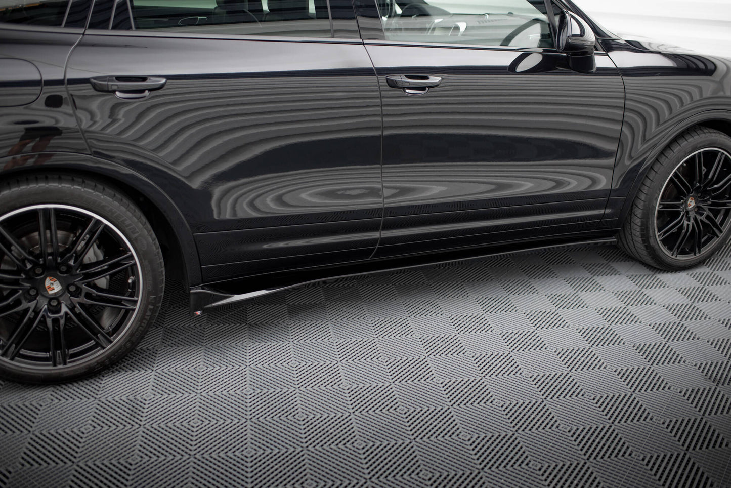 Maxton Seitenschweller Ansatz für Porsche Cayenne Mk2 Facelift schwarz Hochglanz