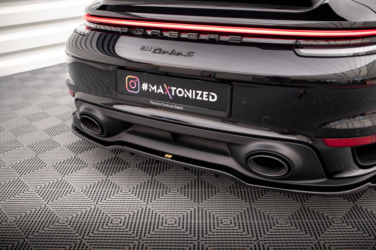 Maxton Mittlerer Diffusor Heck Ansatz DTM Look für Porsche 911 Turbo S 992 schwarz Hochglanz