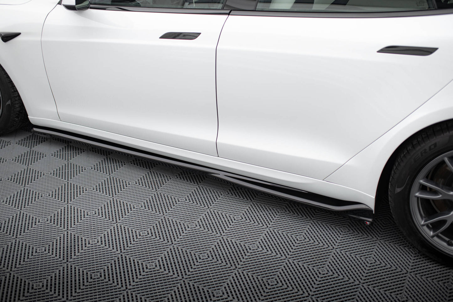 Maxton Seitenschweller Ansatz für V.1 für Tesla Model S Plaid Mk1 Facelift schwarz Hochglanz