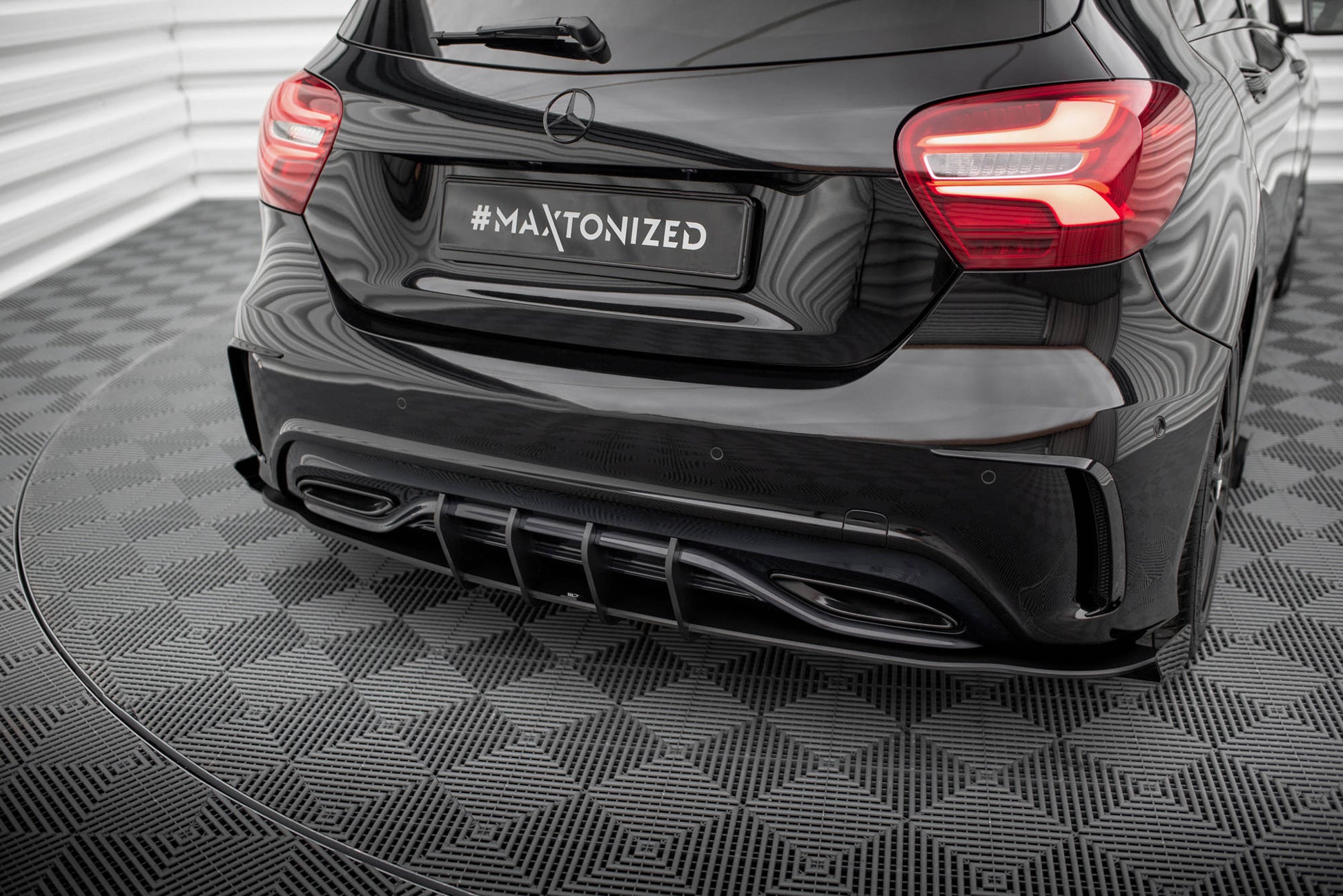 Maxton Street Pro Heck Ansatz Flaps Diffusor +Flaps für Mercedes-Benz A AMG-Line W176 Facelift schwarz Hochglanz