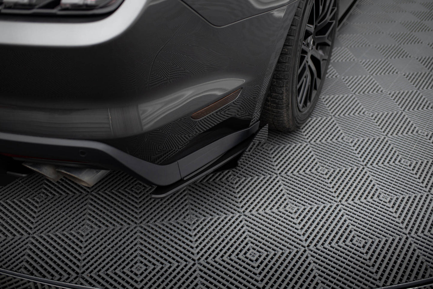 Maxton Street Pro Heck Ansatz Flaps Diffusor +Flaps für Ford Mustang GT Mk6  schwarz Hochglanz