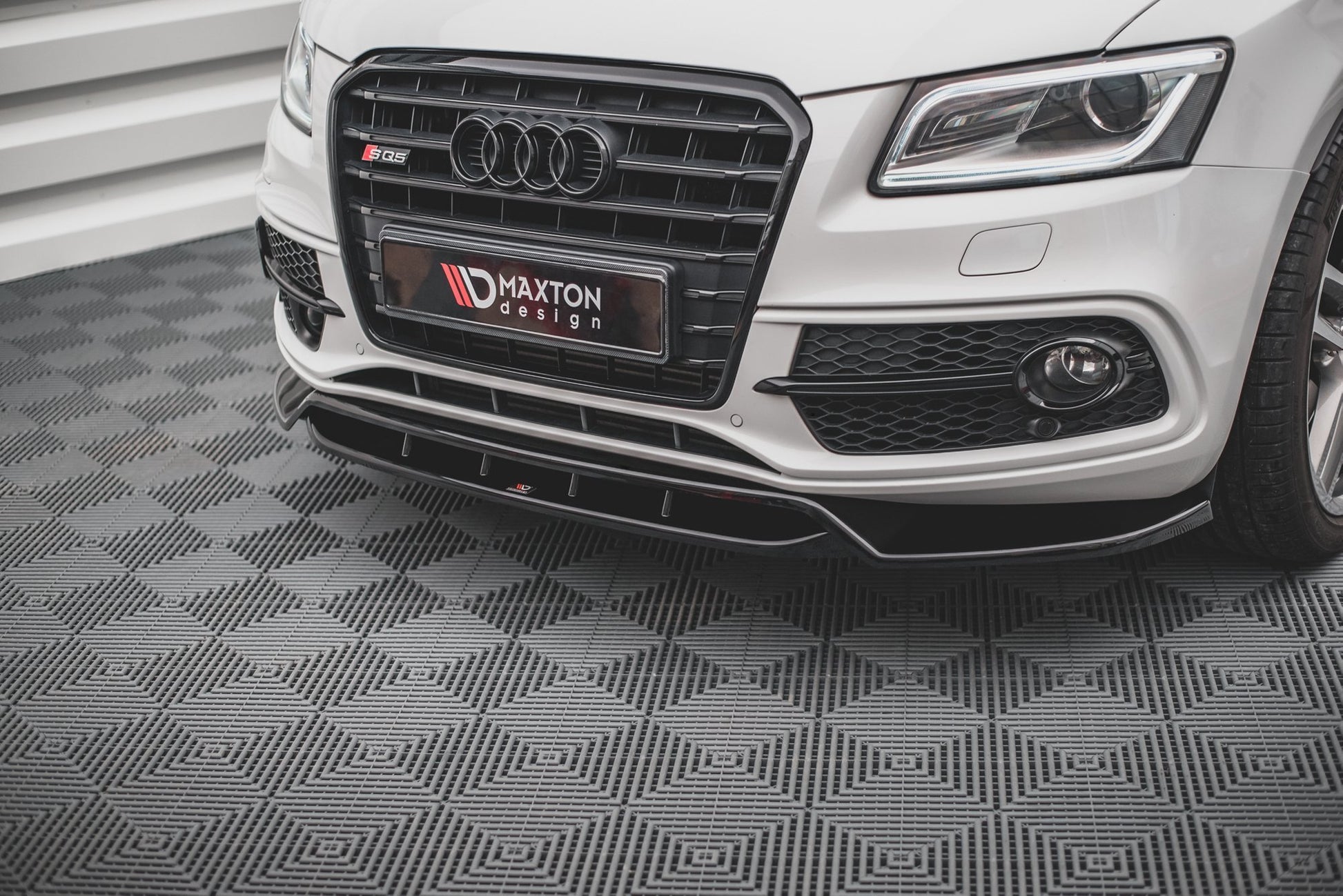Maxton Front Ansatz für Audi SQ5 Mk1 (8R) Carbon Look