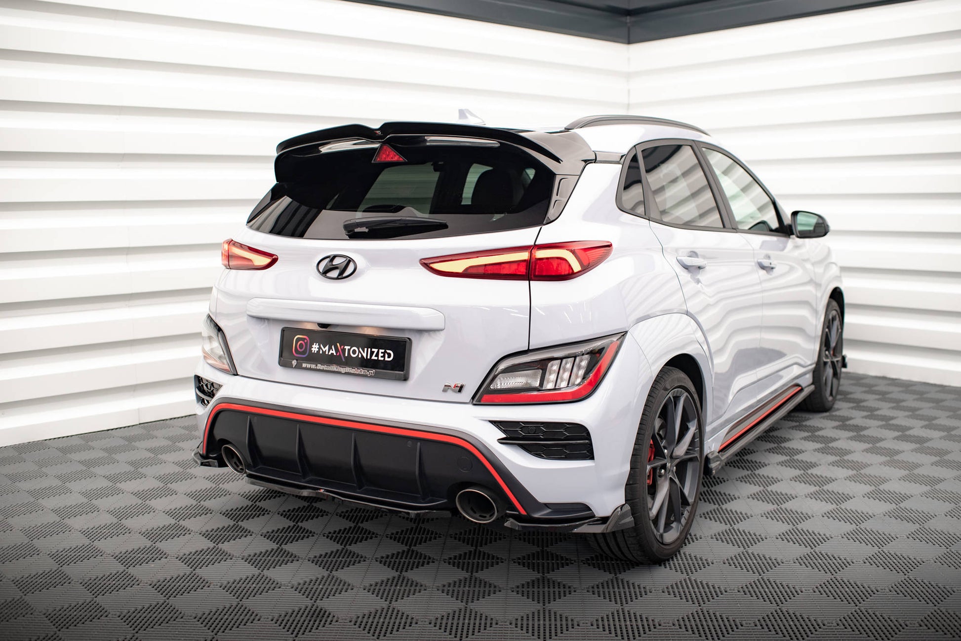 Maxton Mittlerer Diffusor Heck Ansatz für Hyundai Kona N Mk1 schwarz Hochglanz