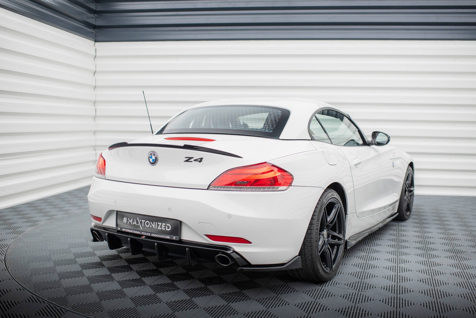 Maxton Heck Ansatz Flaps Diffusor für BMW Z4 E89 schwarz Hochglanz