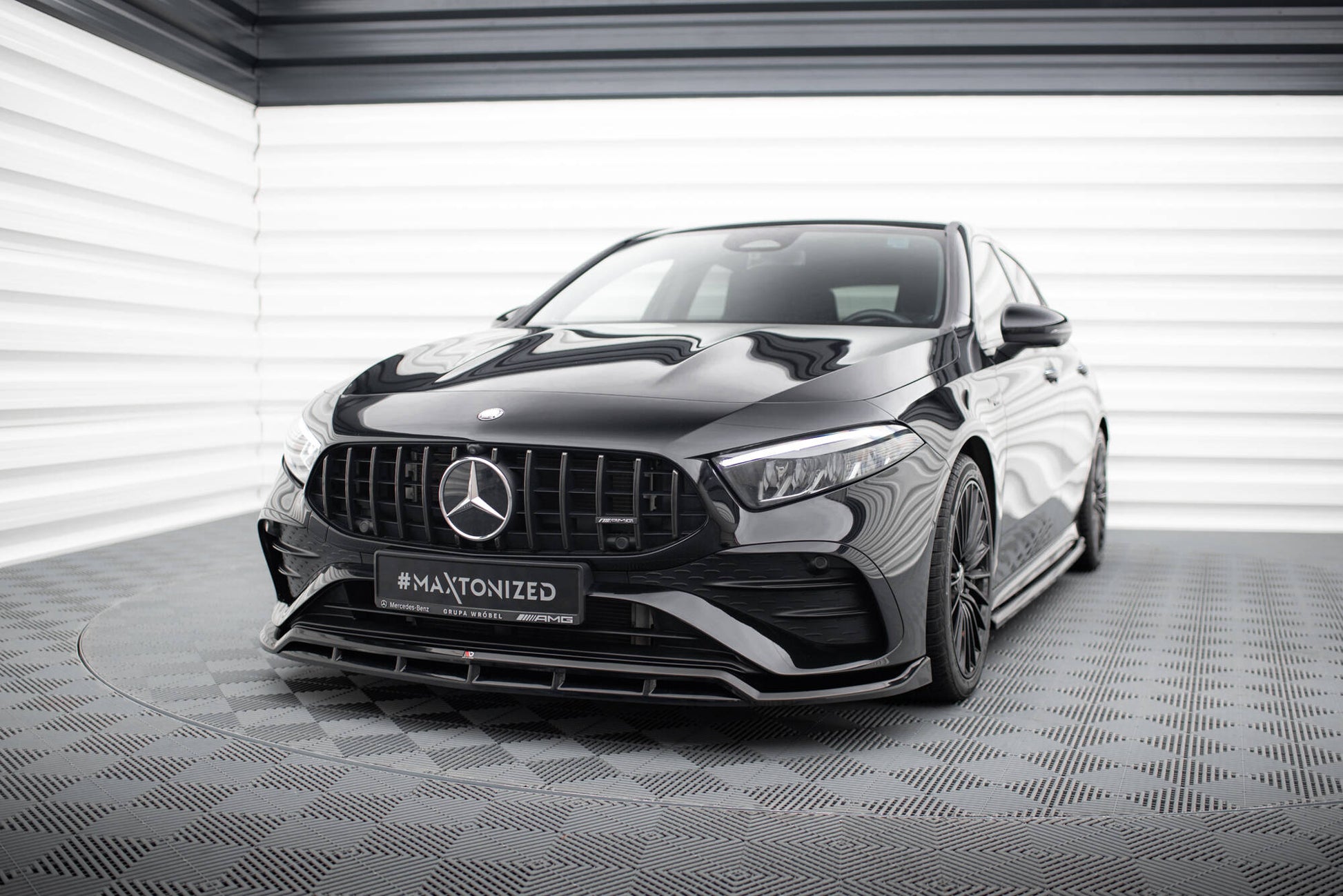 Maxton Front Ansatz für Mercedes-AMG A35 W177 Facelift schwarz Hochglanz