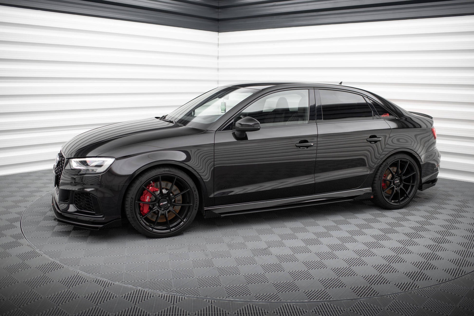 Maxton Side Flaps Audi RS3 Limousine 8V Facelift schwarz Hochglanz