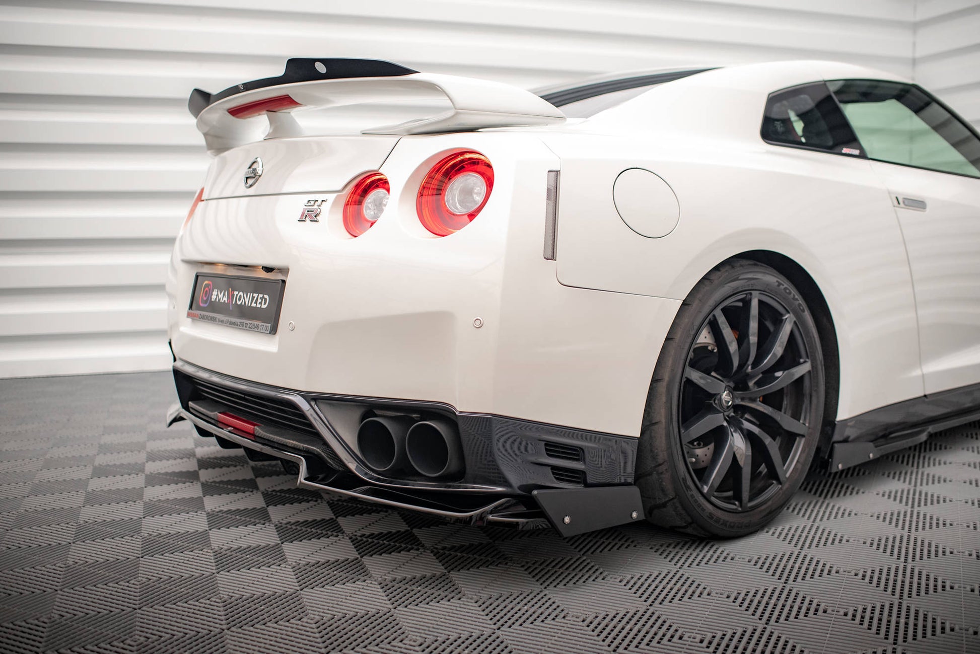 Maxton Mittlerer Diffusor Heck Ansatz +Flaps für Nissan GTR R35 Facelift