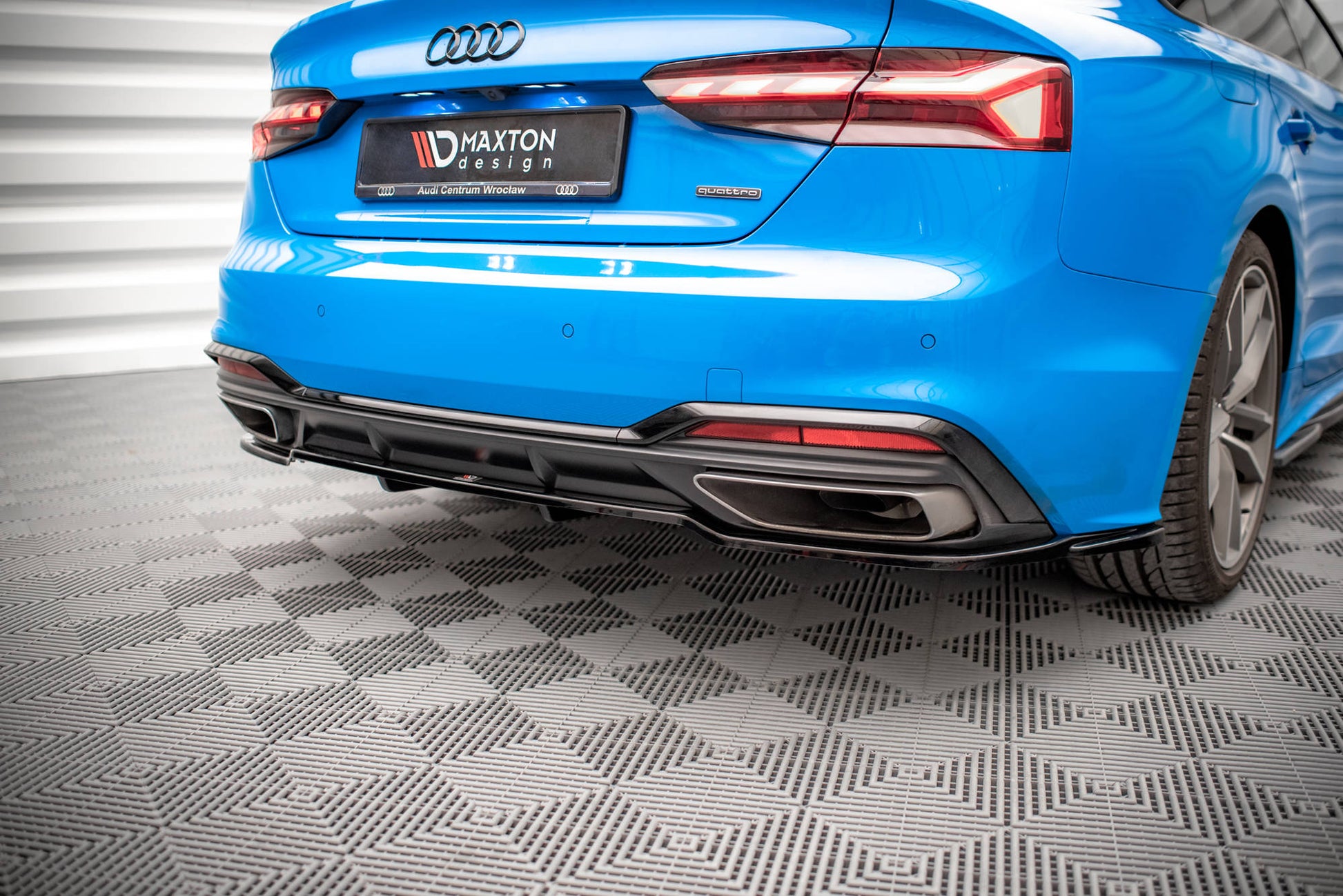 Maxton Mittlerer Diffusor Heck Ansatz DTM Look für Audi A5 S-Line F5 Facelift schwarz Hochglanz