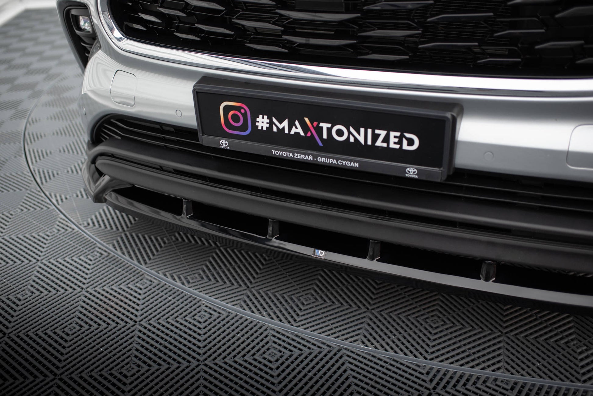 Maxton Front Ansatz für Toyota Highlander Mk4 schwarz Hochglanz