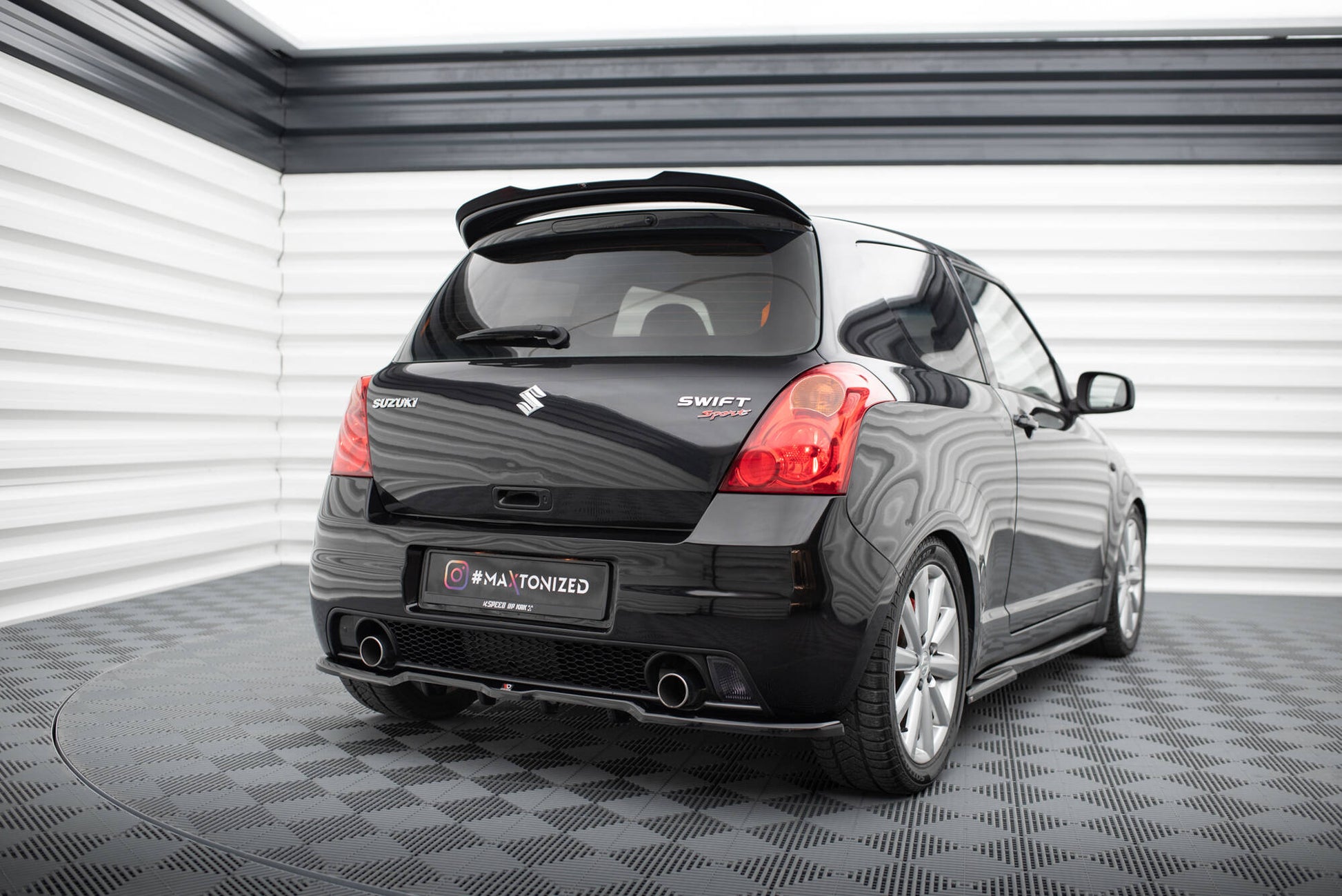 Maxton Spoiler CAP für Suzuki Swift Sport Mk4 schwarz Hochglanz