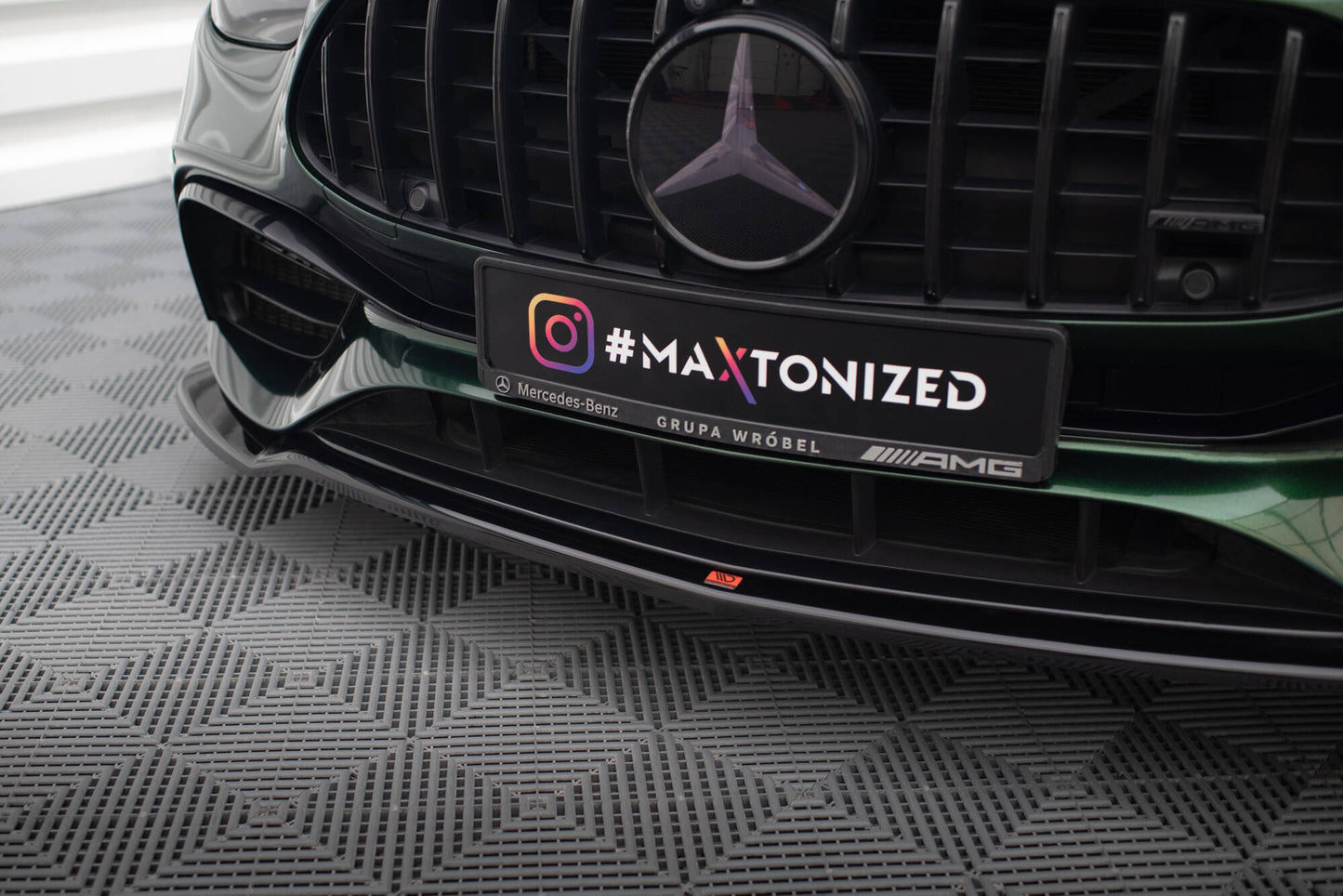 Maxton Front Ansatz V.1 für Mercedes-AMG E63 W213 Facelift schwarz Hochglanz