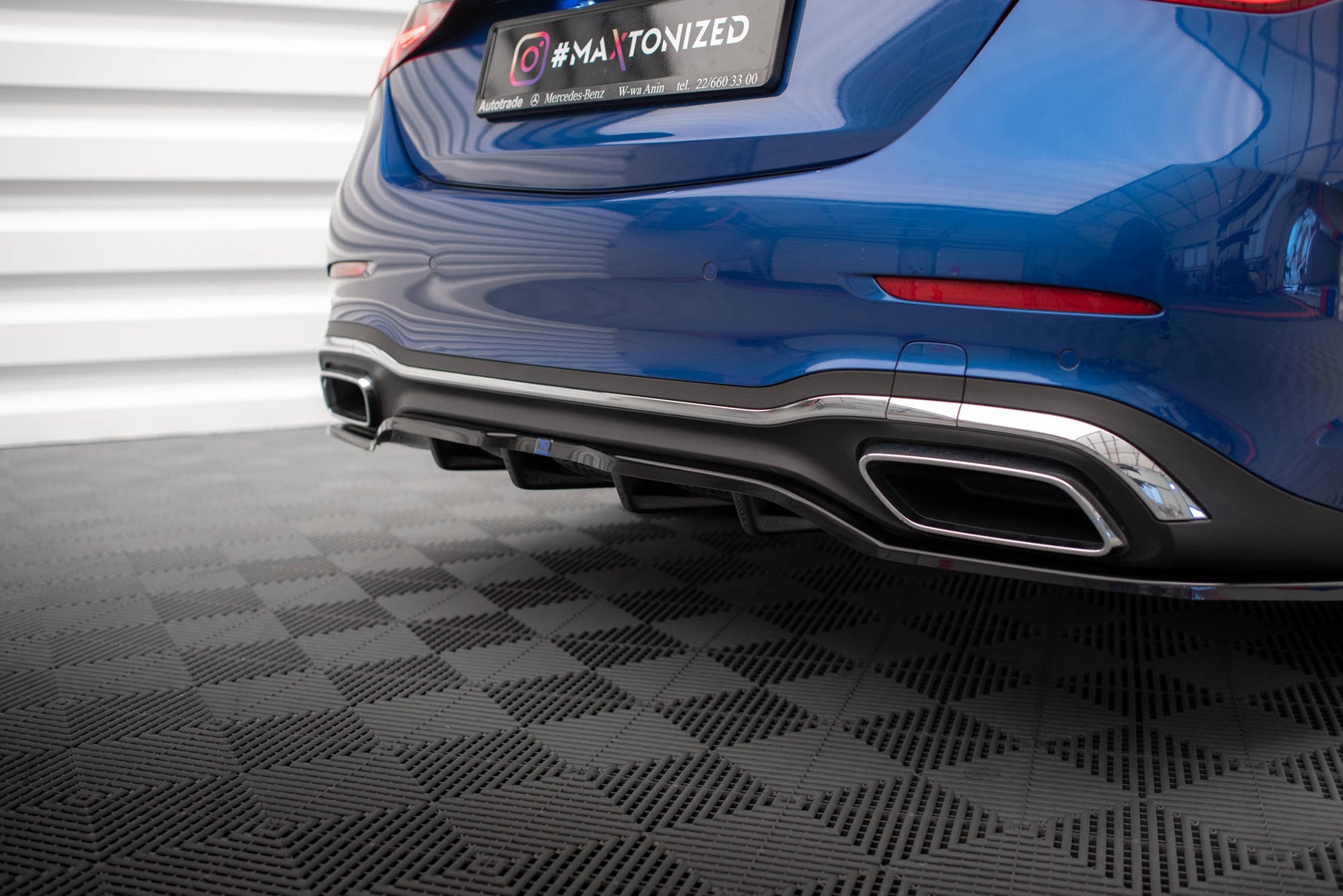 Maxton Mittlerer Diffusor Heck Ansatz DTM Look für Mercedes-Benz C AMG-Line W206 schwarz Hochglanz