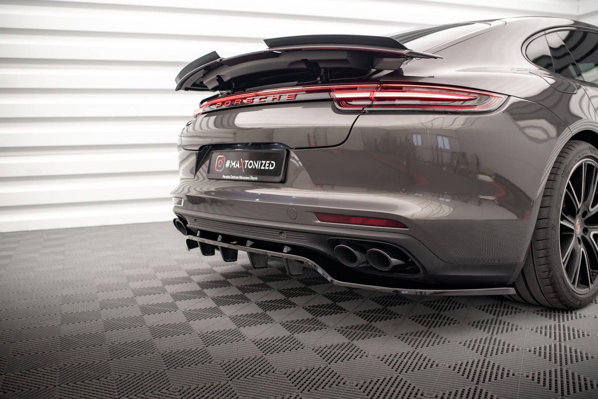 Maxton Mittlerer Diffusor Heck Ansatz DTM Look für Porsche Panamera Turbo S E-Hybrid / Panamera E-Hybrid / Panamera 4S 971...