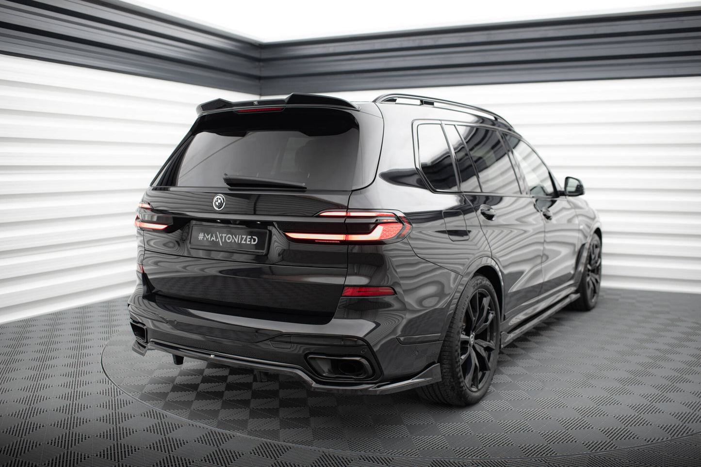 Maxton Mittlerer Diffusor Heck Ansatz DTM Look für BMW X7 M-Paket G07 Facelift schwarz Hochglanz
